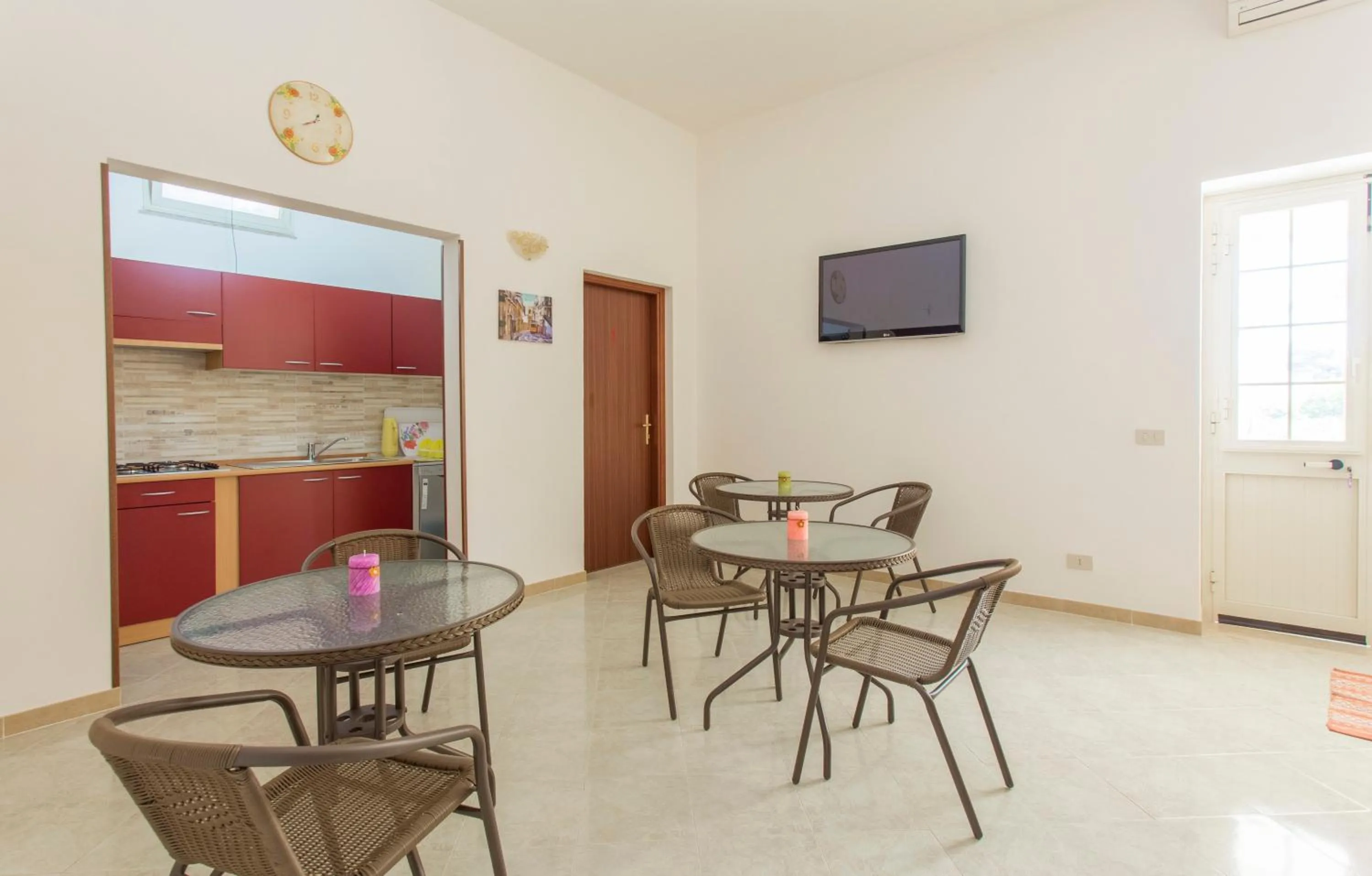 Communal lounge/ TV room in B&B Isole Dello Stagnone