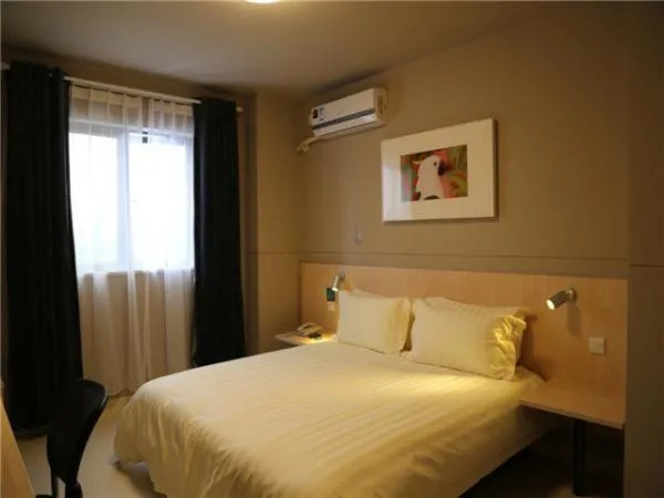 Bed in Jinjiang Inn Shanghai Zhangjiang Financial Information Park
