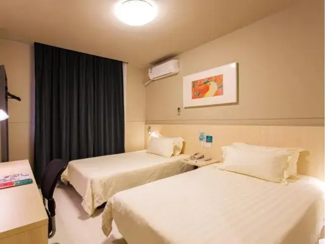 Bed in Jinjiang Inn Changsha Middle Shuguang Road National Civil Service Training Centre Bed in Jinjiang Inn Changsha Middle Shuguang Road National Civil Service Training Centre