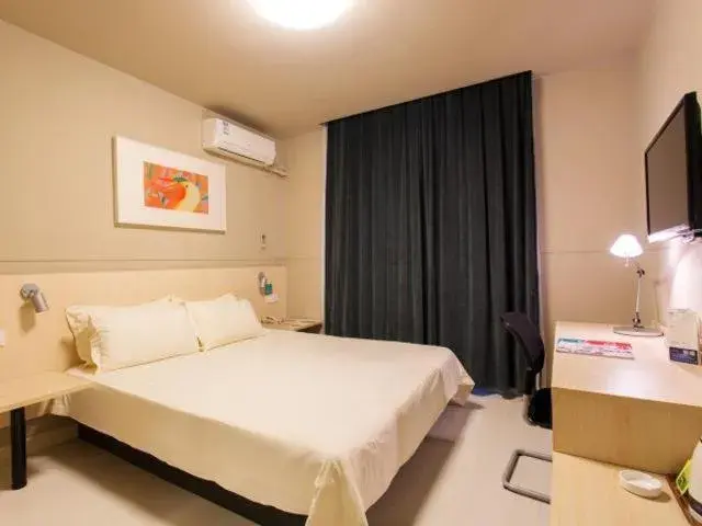 Bed in Jinjiang Inn Changsha Middle Shuguang Road National Civil Service Training Centre Bed in Jinjiang Inn Changsha Middle Shuguang Road National Civil Service Training Centre