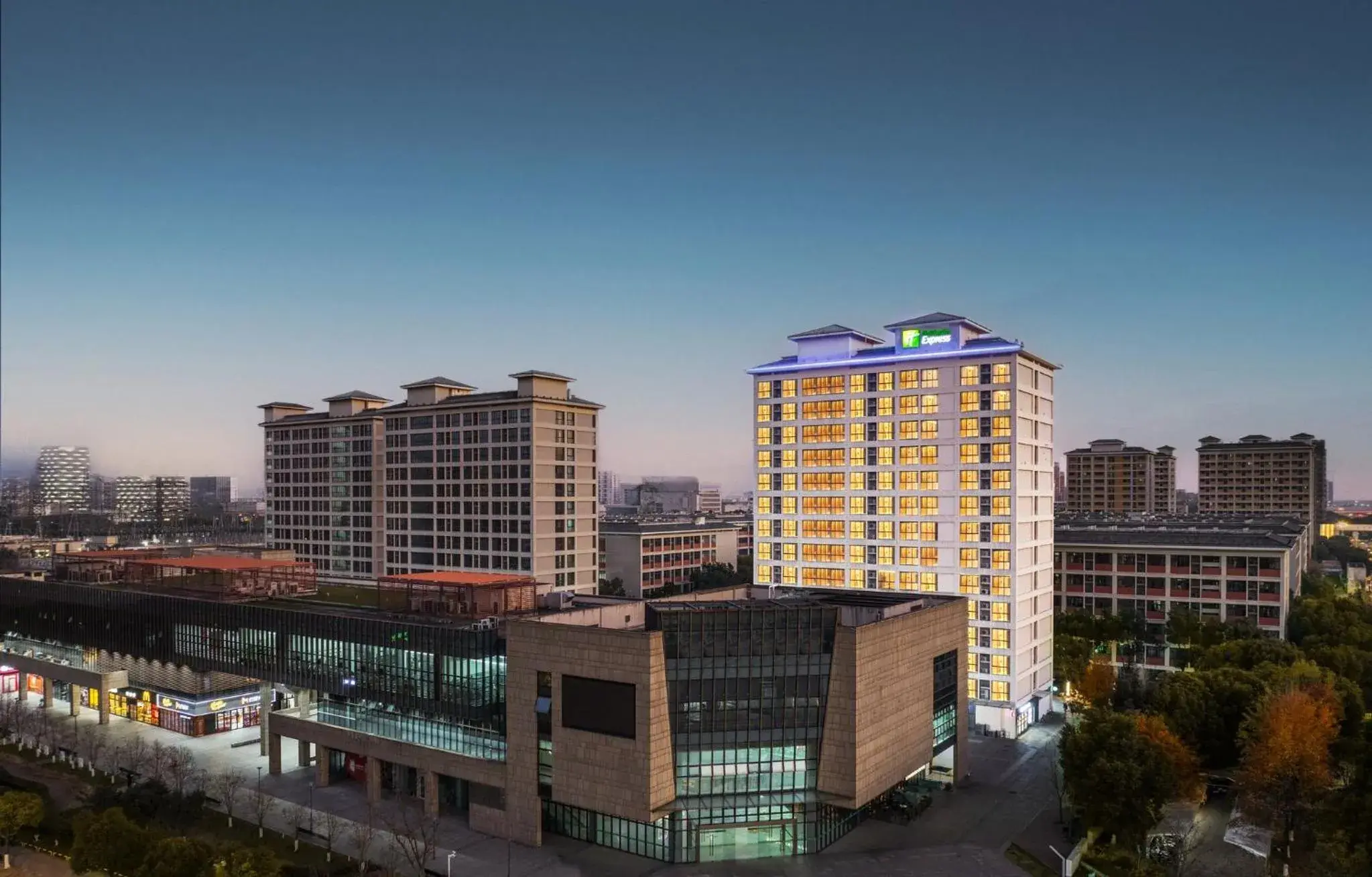 Property building in Holiday Inn Express Suzhou Dushu Lake Xi`an Jiaotong-Liverpool University by IHG Property building in Holiday Inn Express Suzhou Dushu Lake Xi`an Jiaotong-Liverpool University by IHG