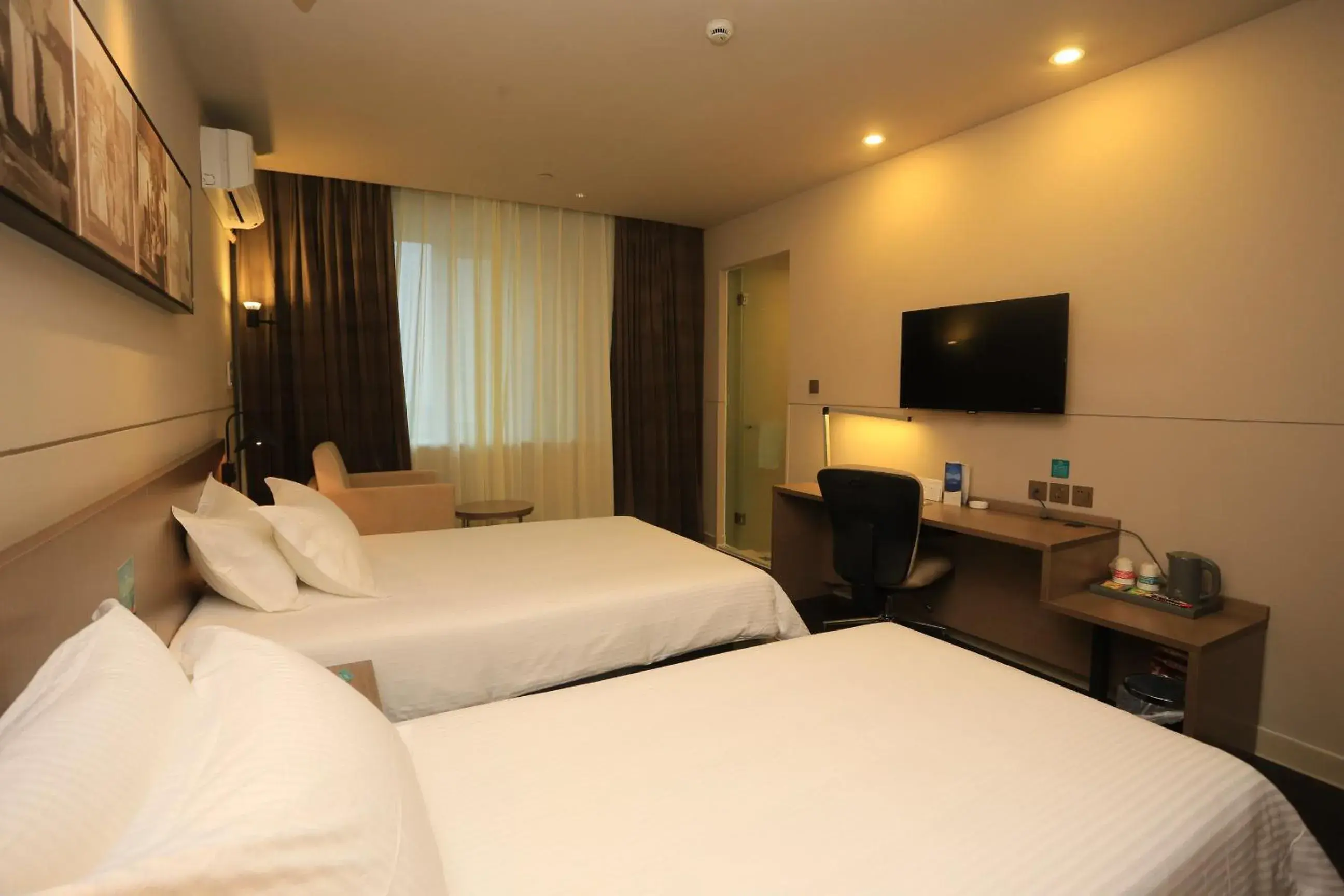 Property building in Jinjiang Inn Select Chongqing Caiyuanba Railway Station Property building in Jinjiang Inn Select Chongqing Caiyuanba Railway Station