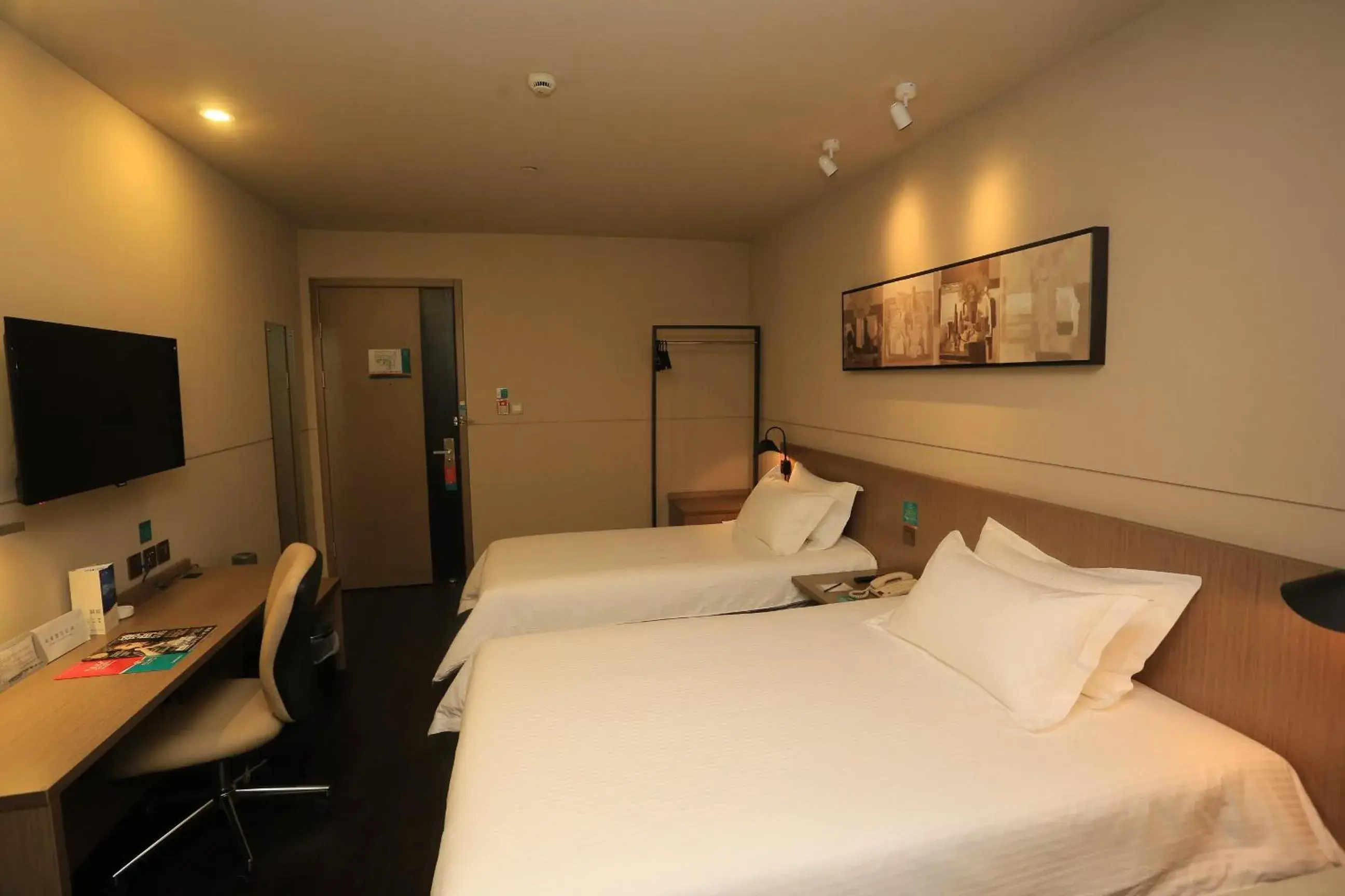 Property building in Jinjiang Inn Select Chongqing Caiyuanba Railway Station Property building in Jinjiang Inn Select Chongqing Caiyuanba Railway Station