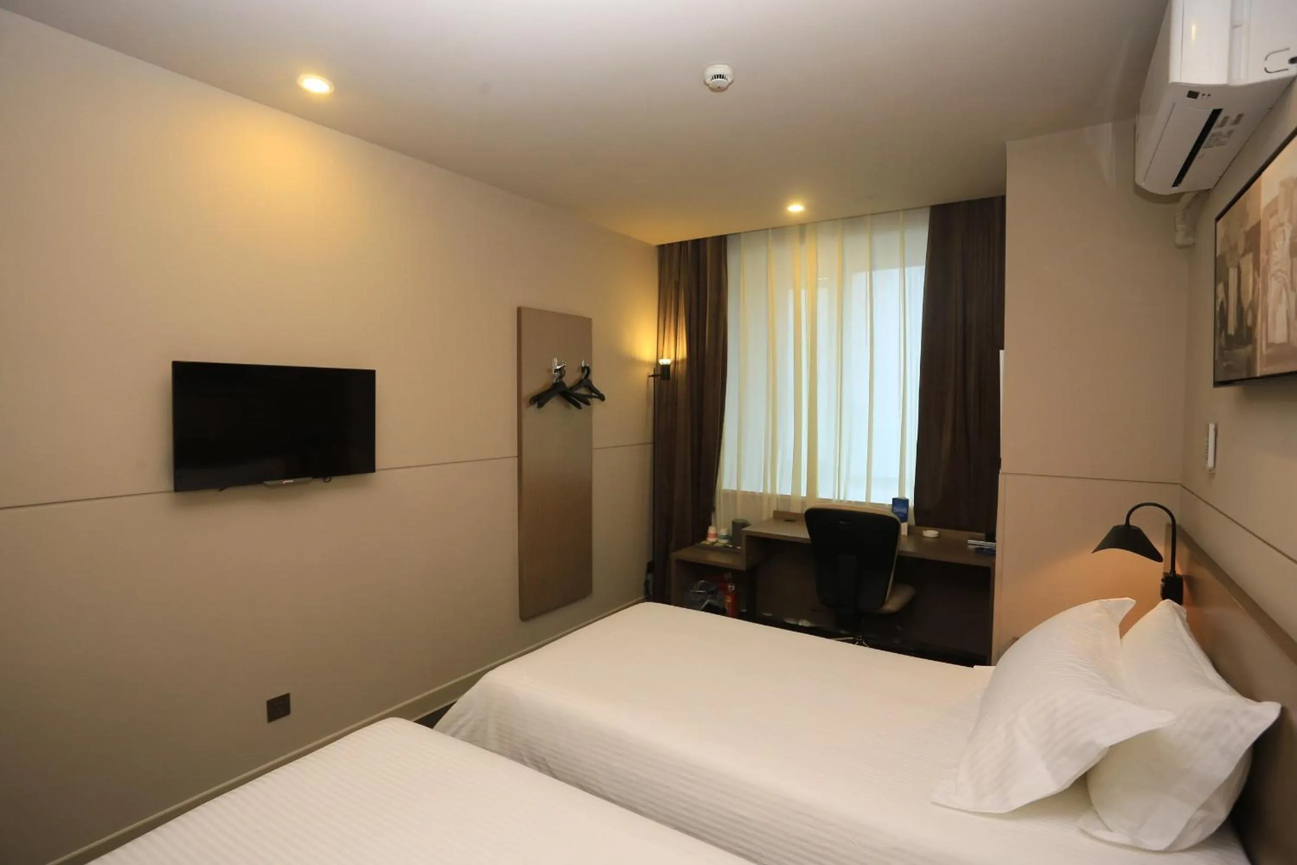 Property building in Jinjiang Inn Select Chongqing Caiyuanba Railway Station