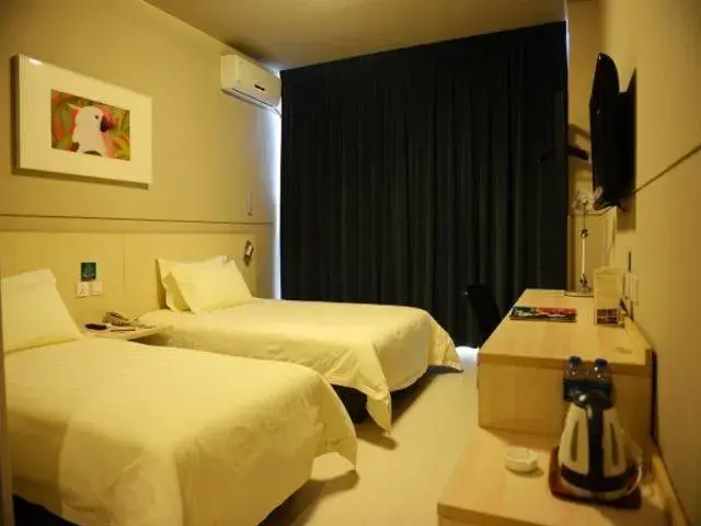 Bed in Jinjiang Inn Langfang Wanda Plaza Bed in Jinjiang Inn Langfang Wanda Plaza