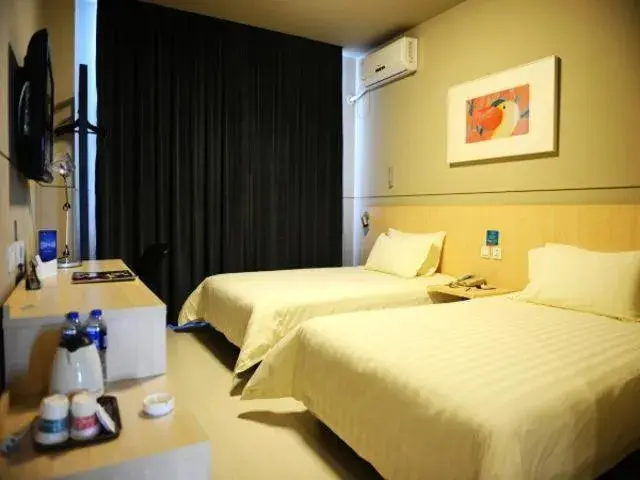 Bed in Jinjiang Inn Langfang Wanda Plaza Bed in Jinjiang Inn Langfang Wanda Plaza