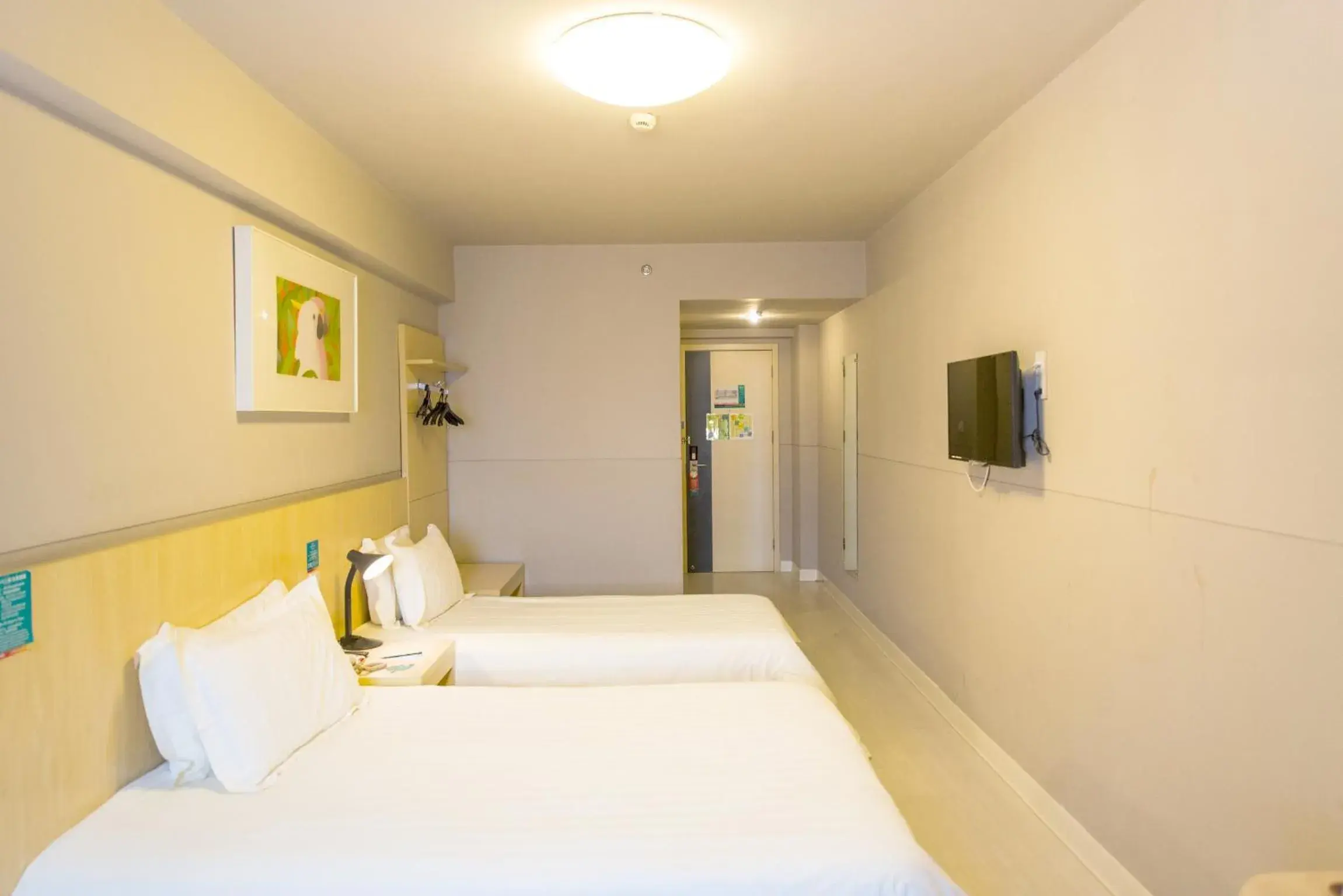 Bedroom, Bed in Jinjiang Inn Select Qingdao International Exibition Centre Miaoling Road Bedroom, Bed in Jinjiang Inn Select Qingdao International Exibition Centre Miaoling Road