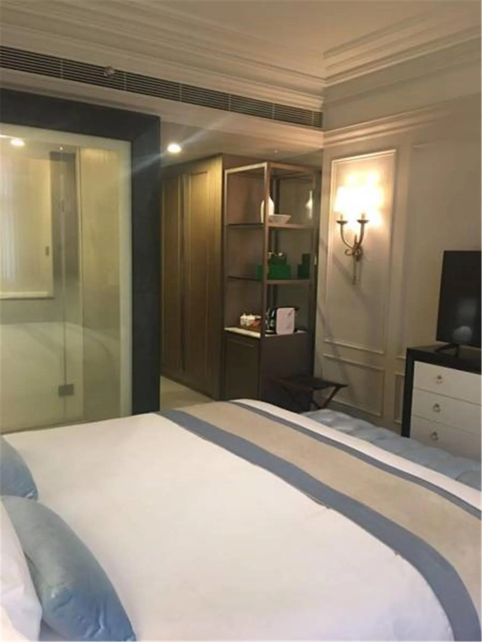 bunk bed, Bed in Golden Tulip New Asia Hotel The Bund Shanghai