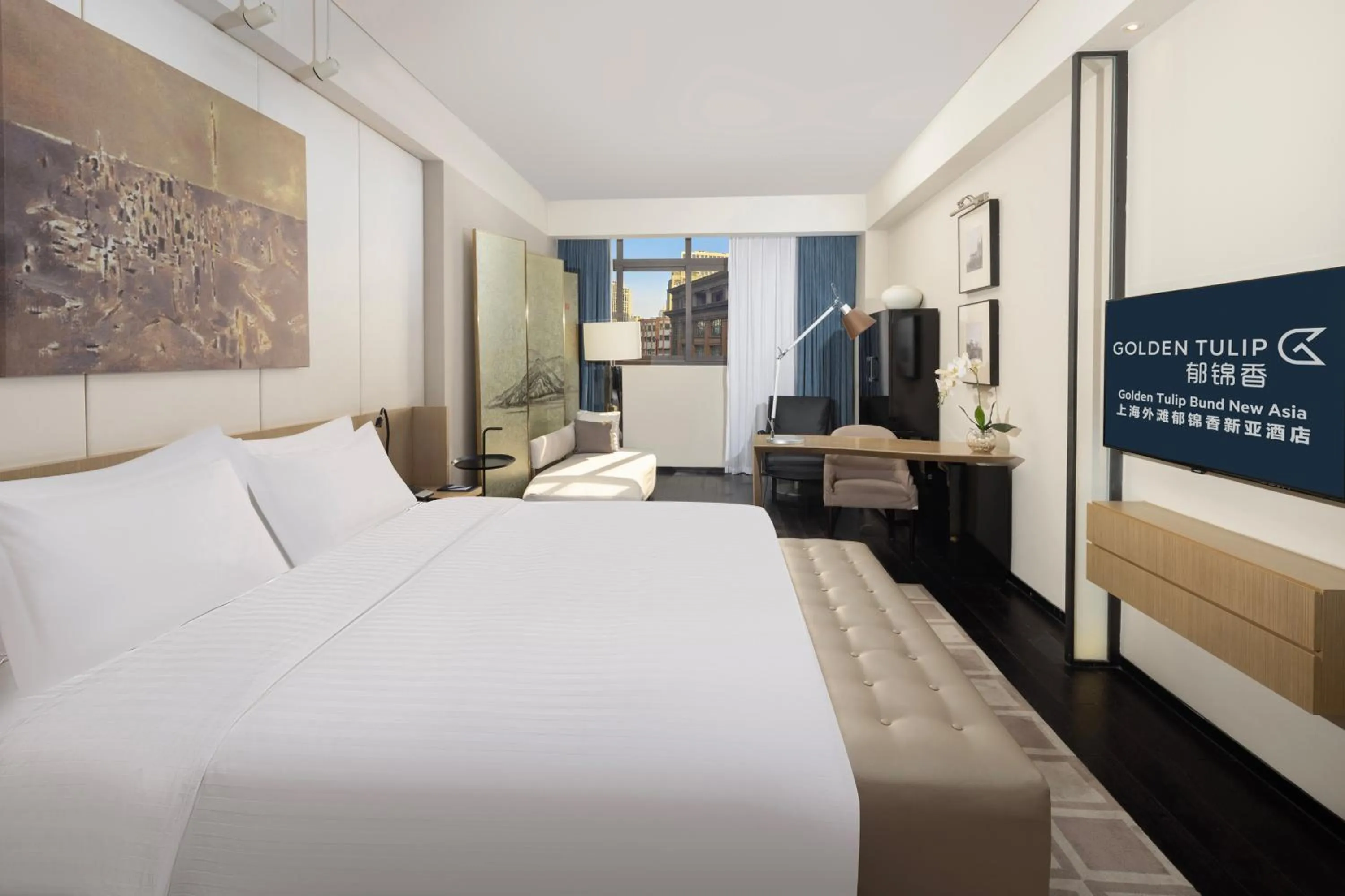 Photo of the whole room, Bed in Golden Tulip New Asia Hotel The Bund Shanghai