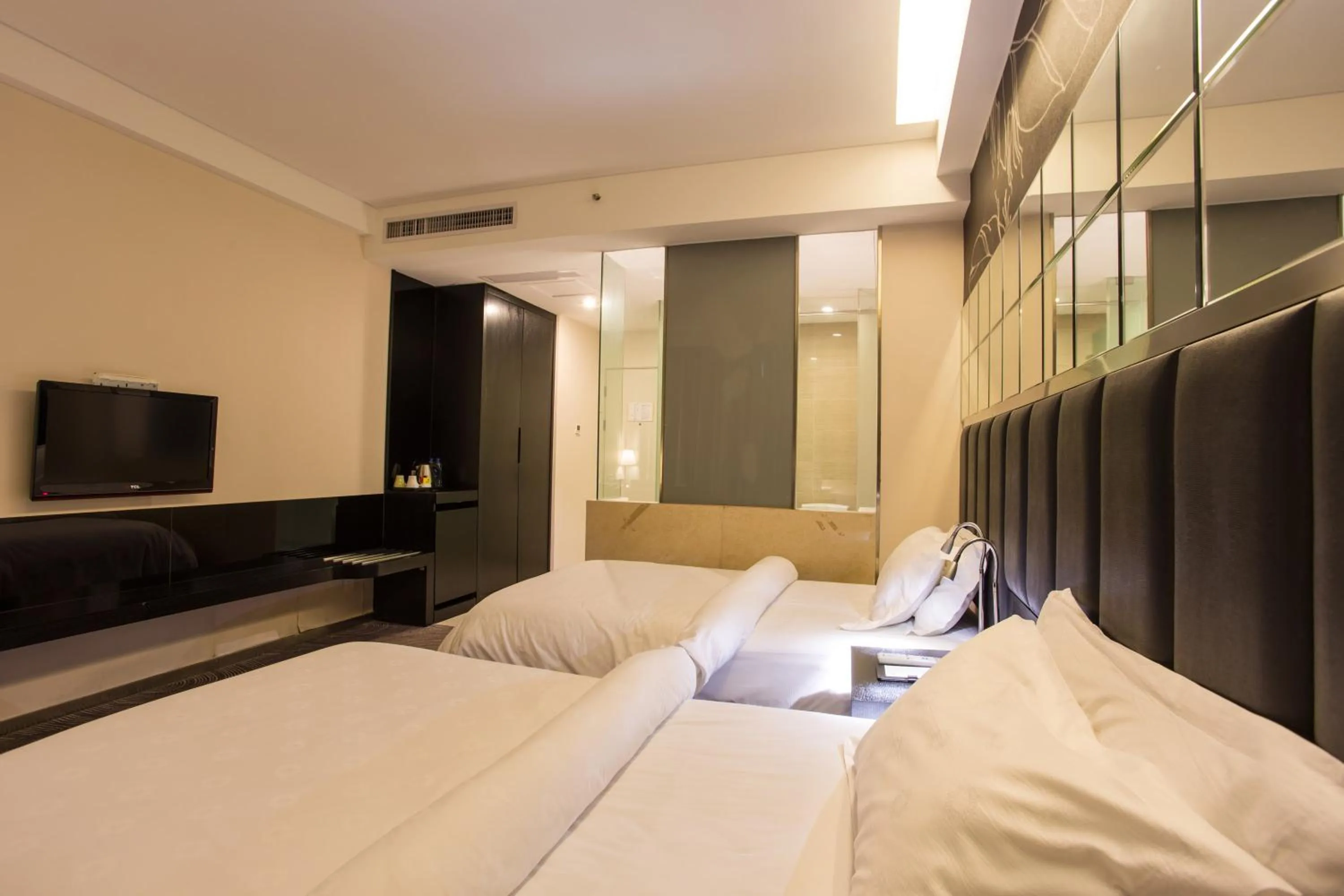 Bed in Metropolo, Hefei, Wanda Plaza, Swan Lake