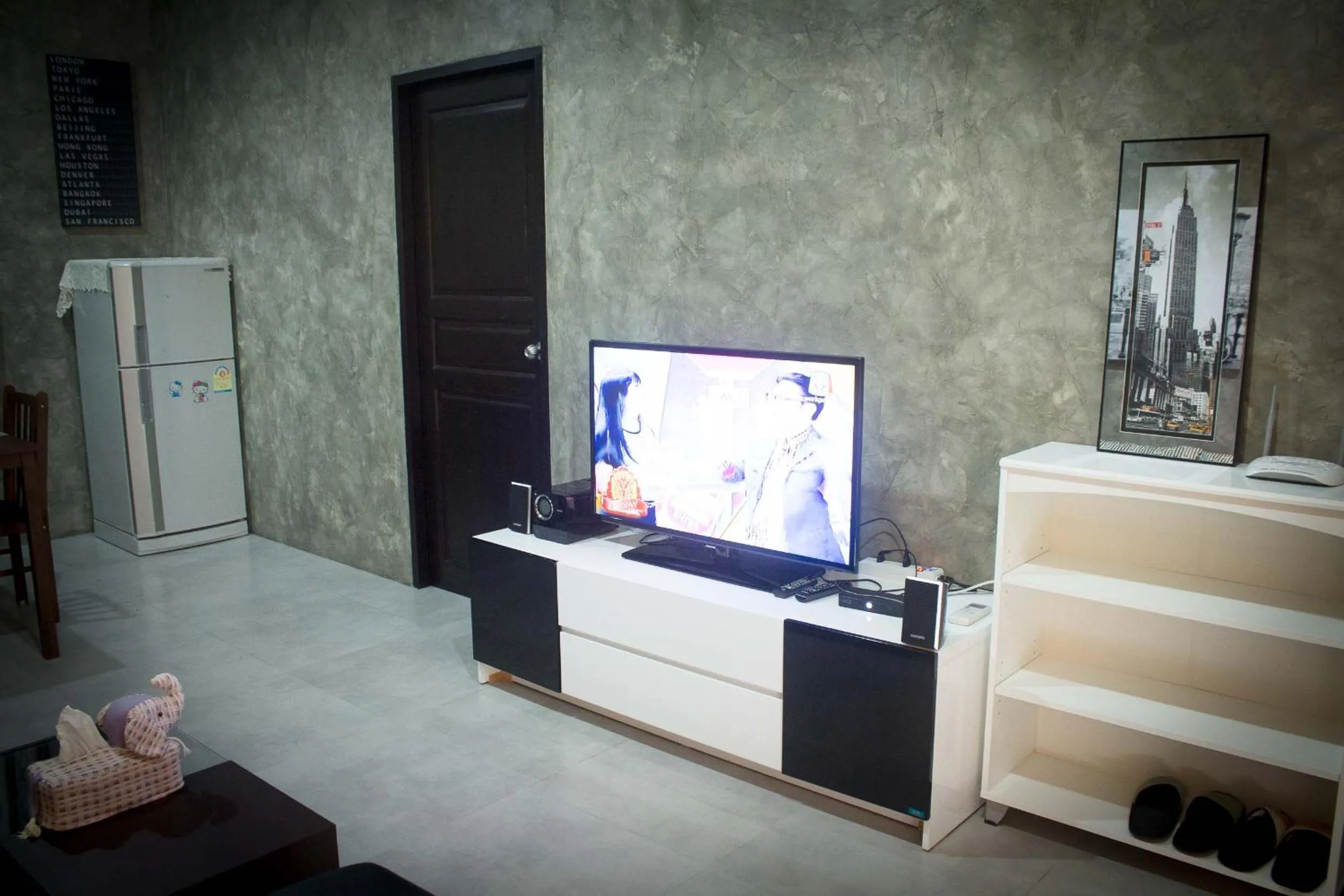 Communal lounge/ TV room in PK Villa Huahin