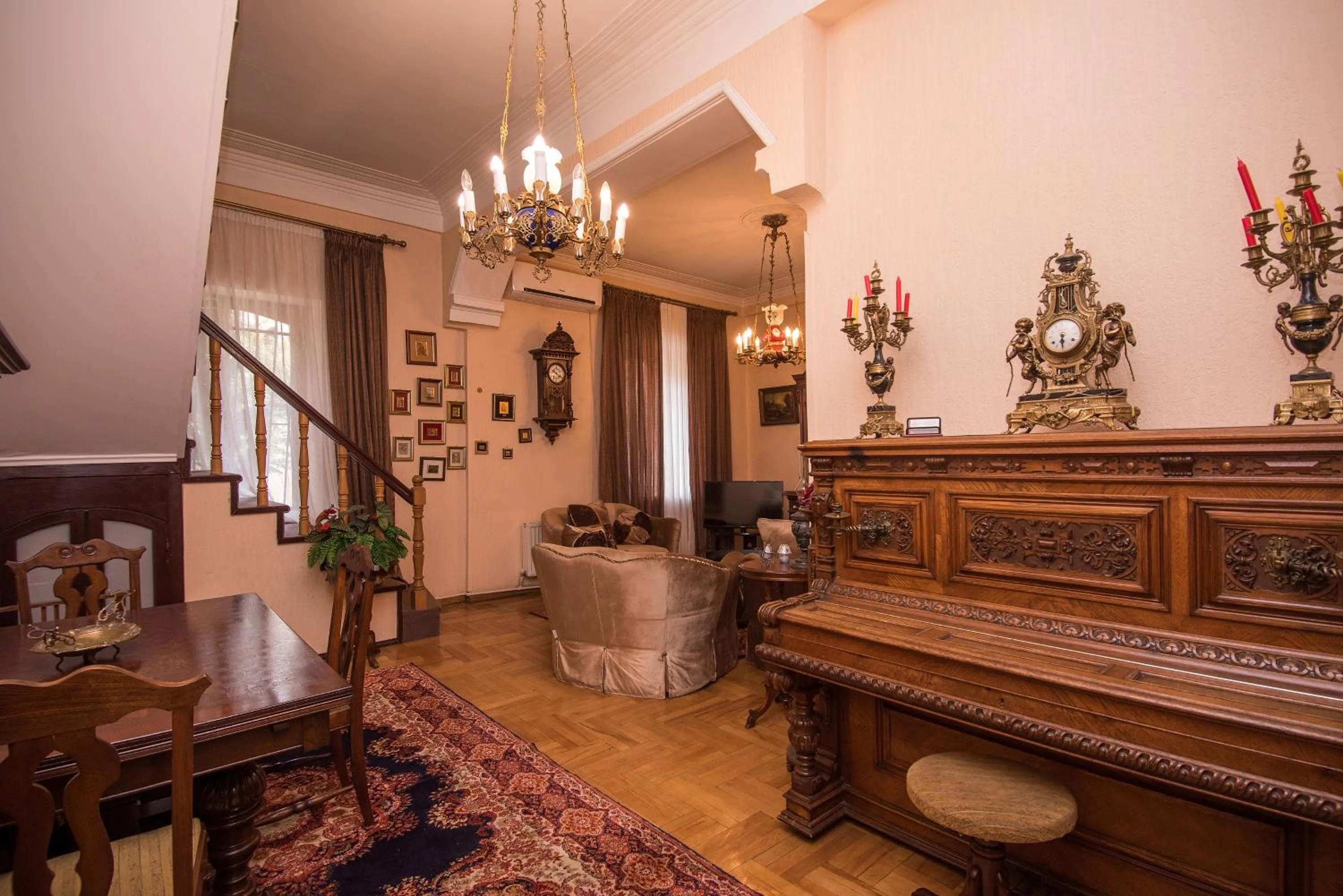 Lia's Guest House