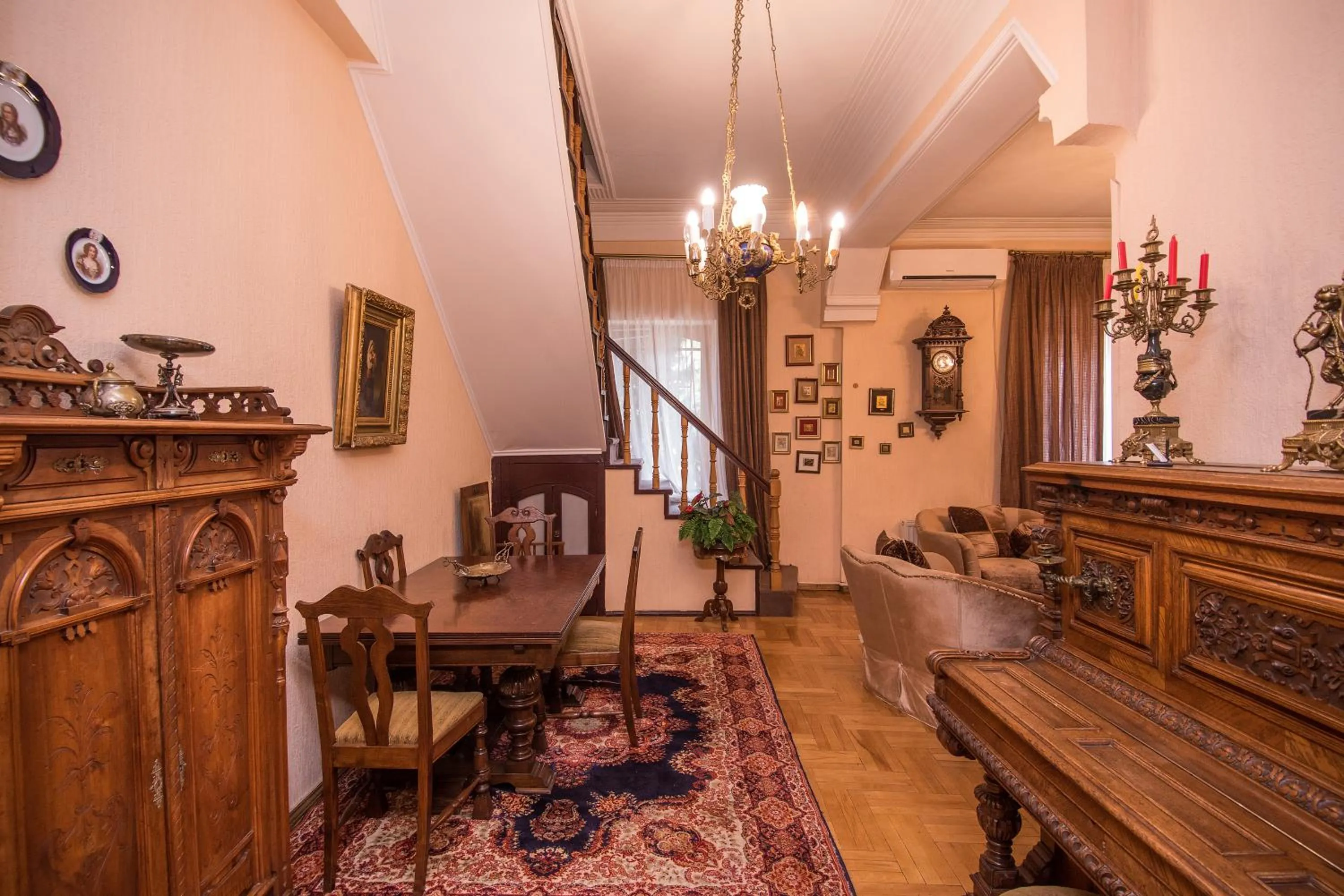 Lia's Guest House