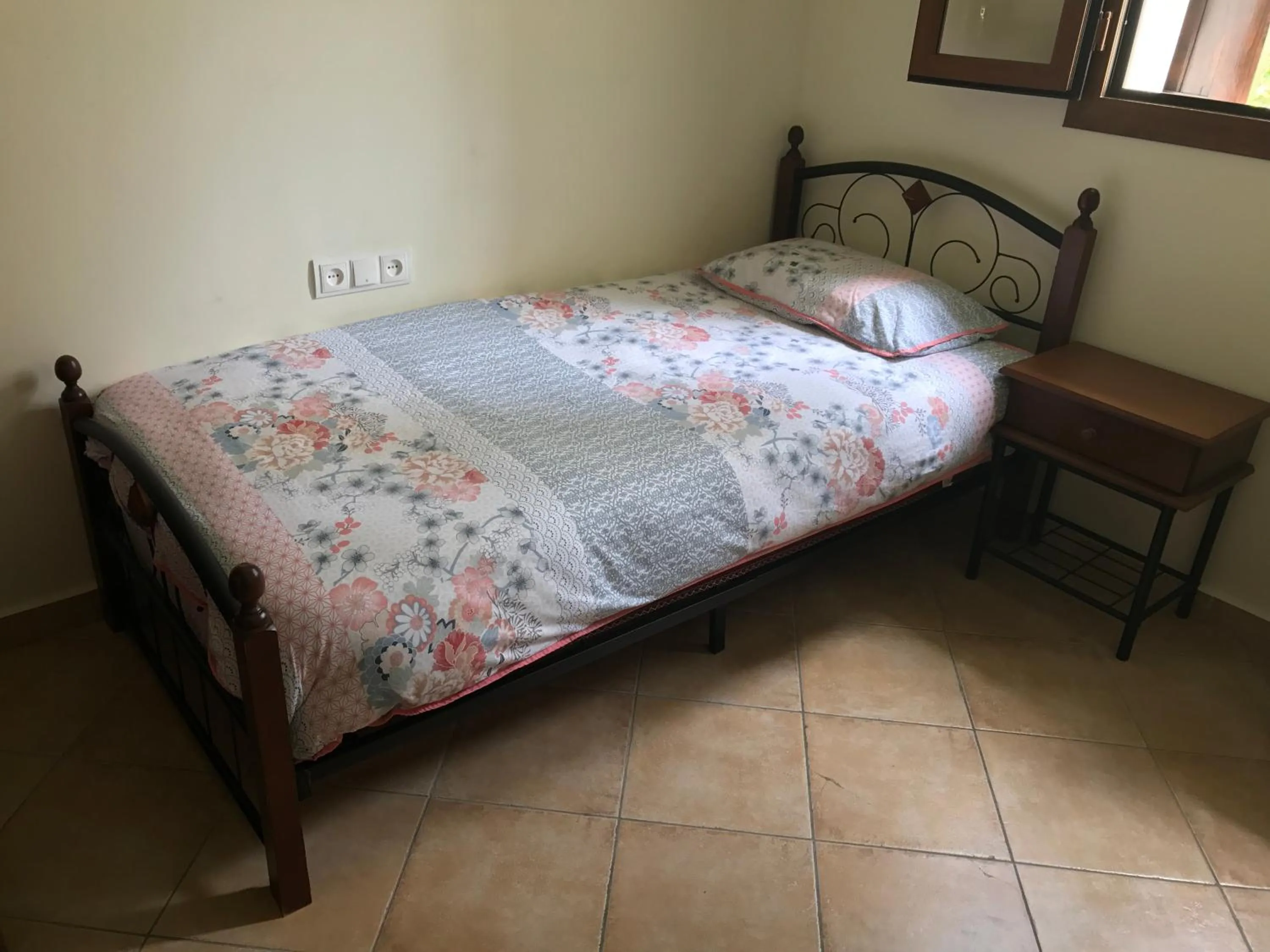 bunk bed, Bed in Lilac Gardens Resort