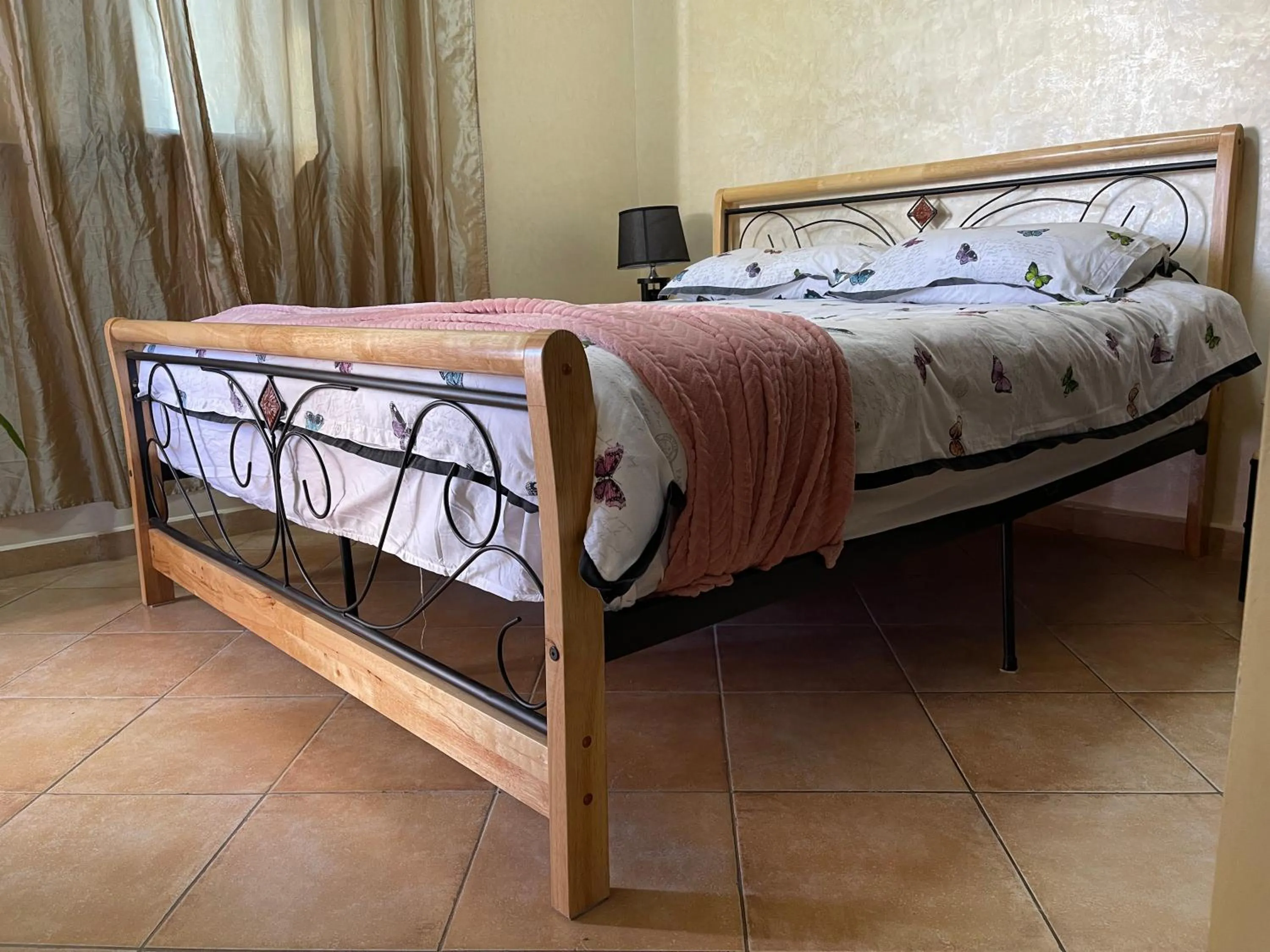 Bedroom, Bed in Lilac Gardens Resort