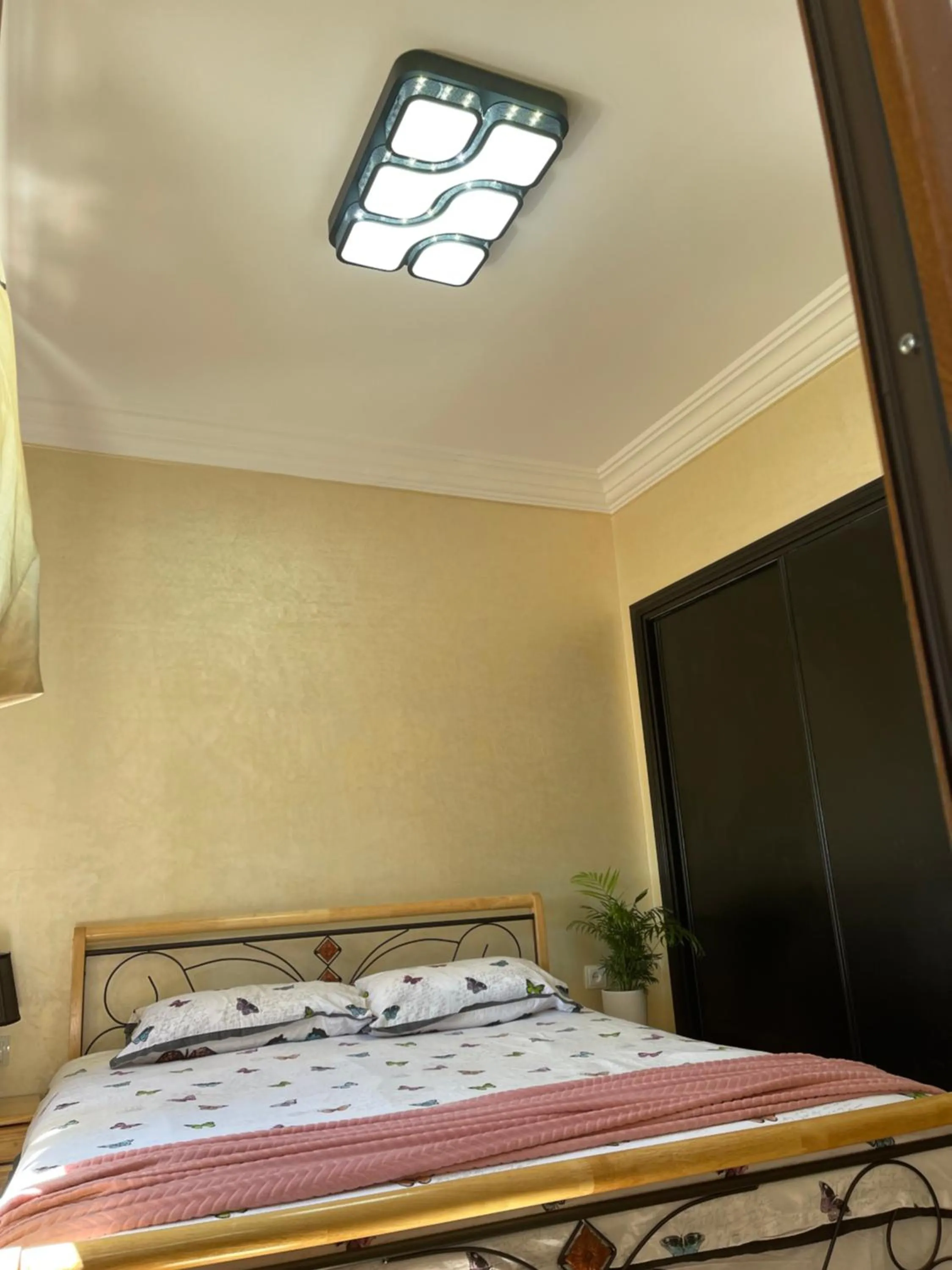 Bedroom, Bed in Lilac Gardens Resort