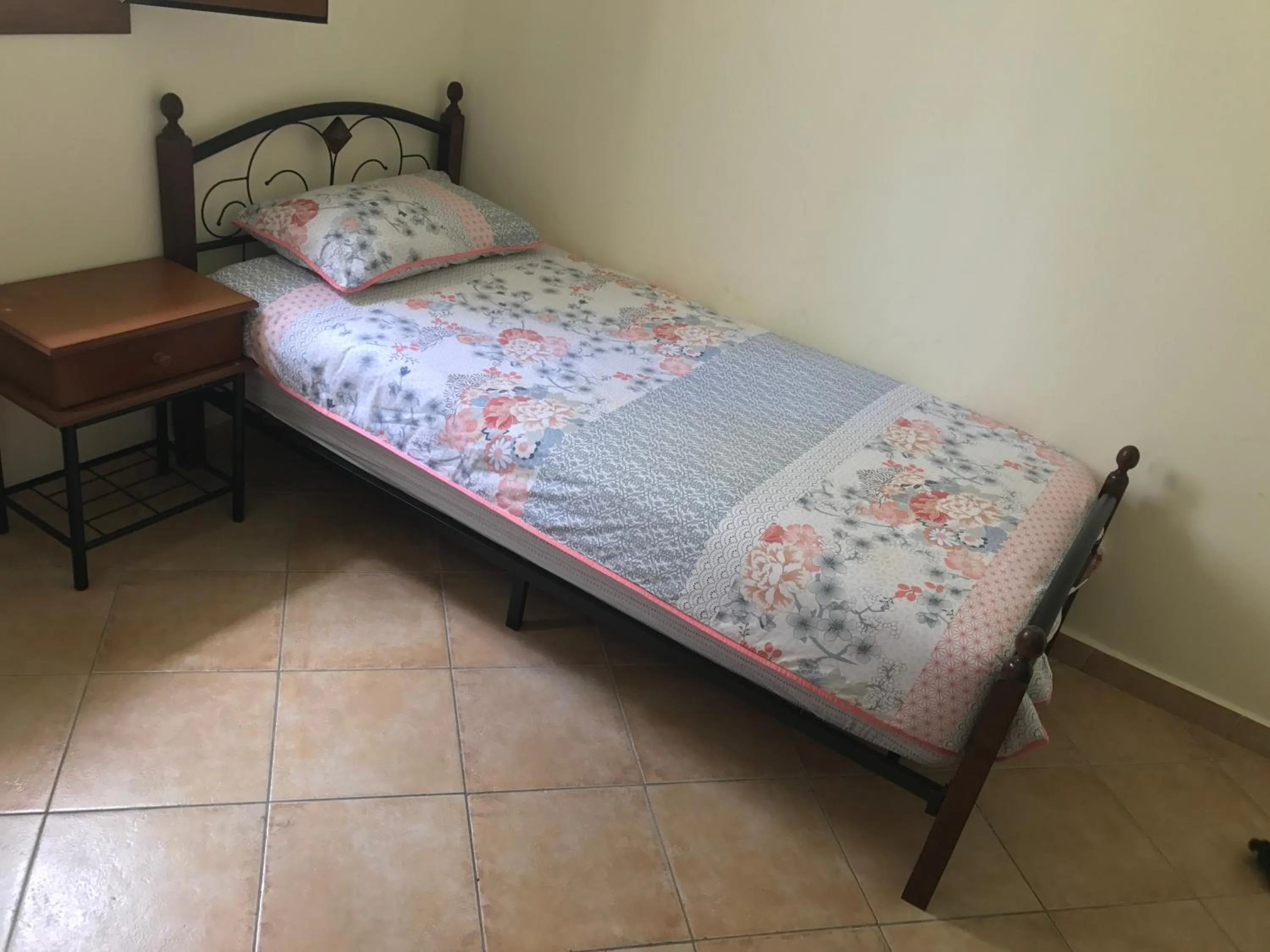 bunk bed, Bed in Lilac Gardens Resort