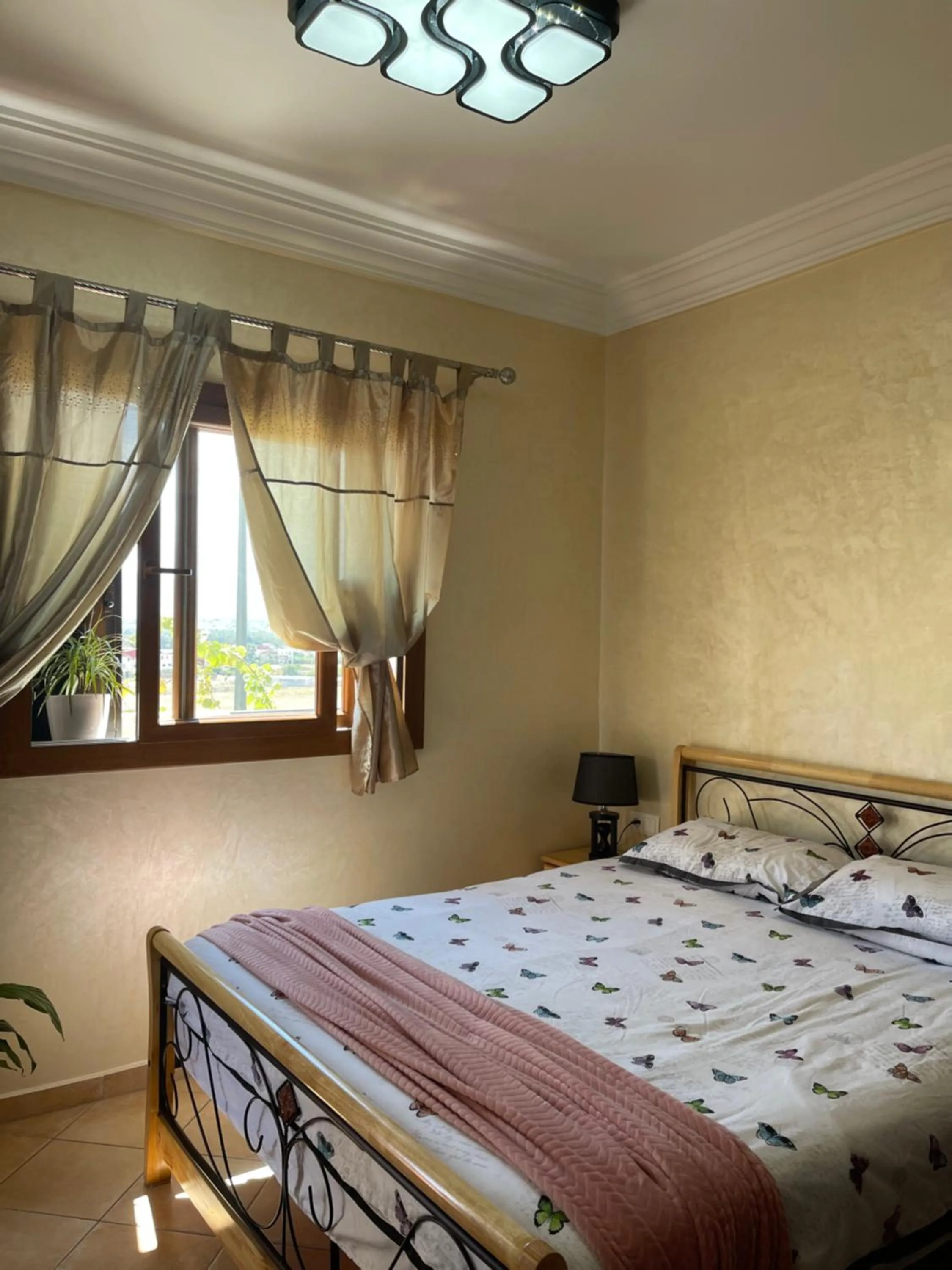 Bedroom, Bed in Lilac Gardens Resort