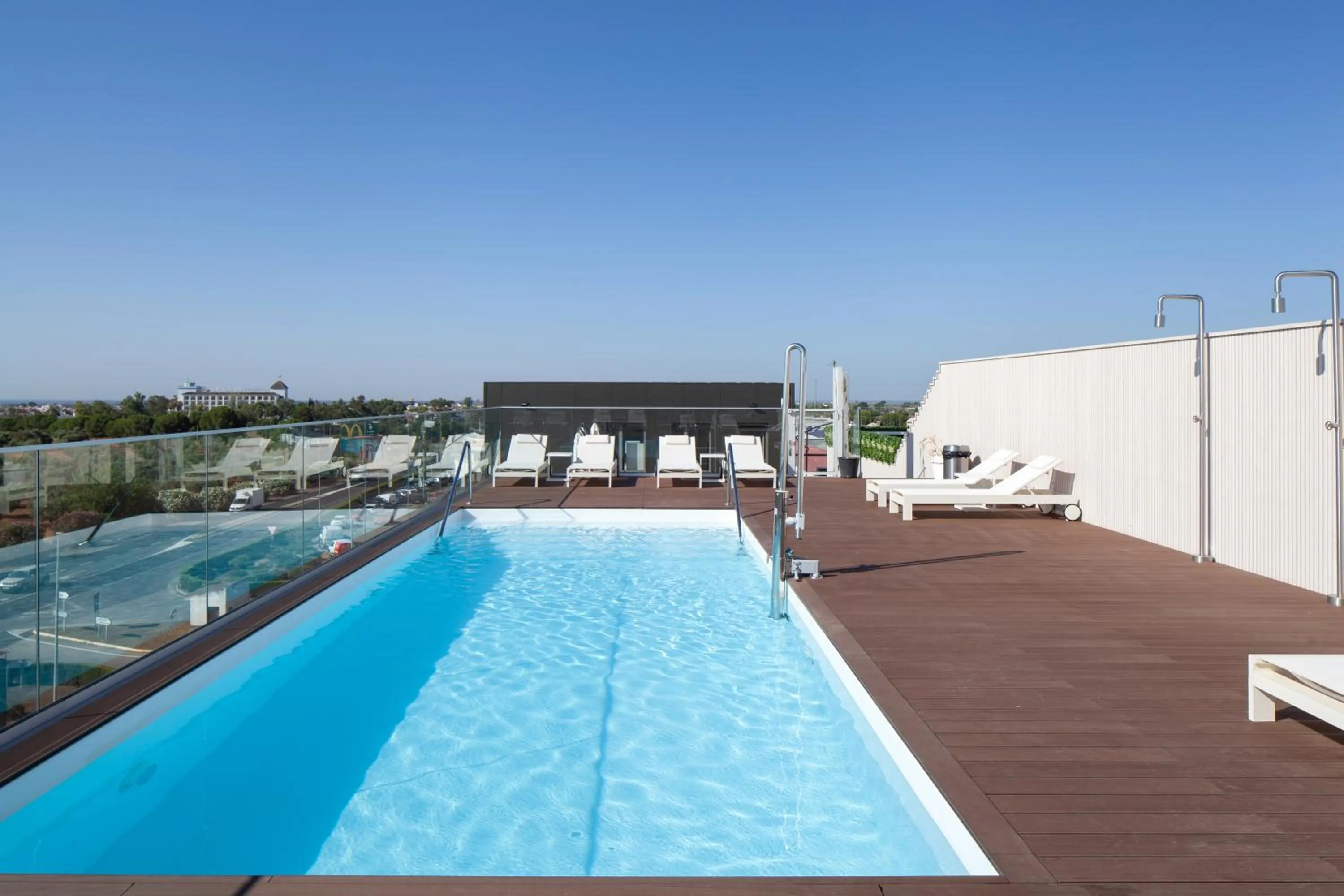 Swimming pool in Leflet Sanlucar