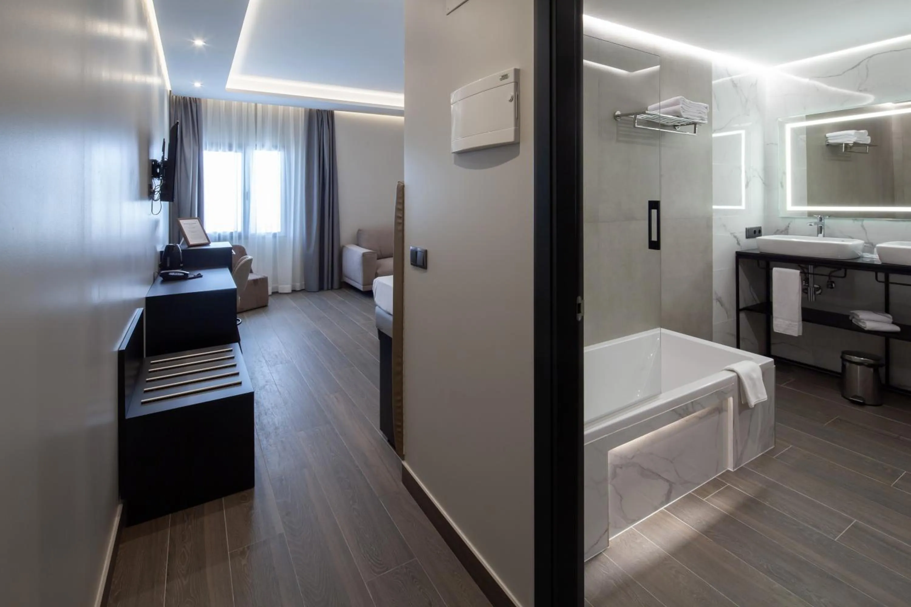 Photo of the whole room, Bed in Leflet Sanlucar