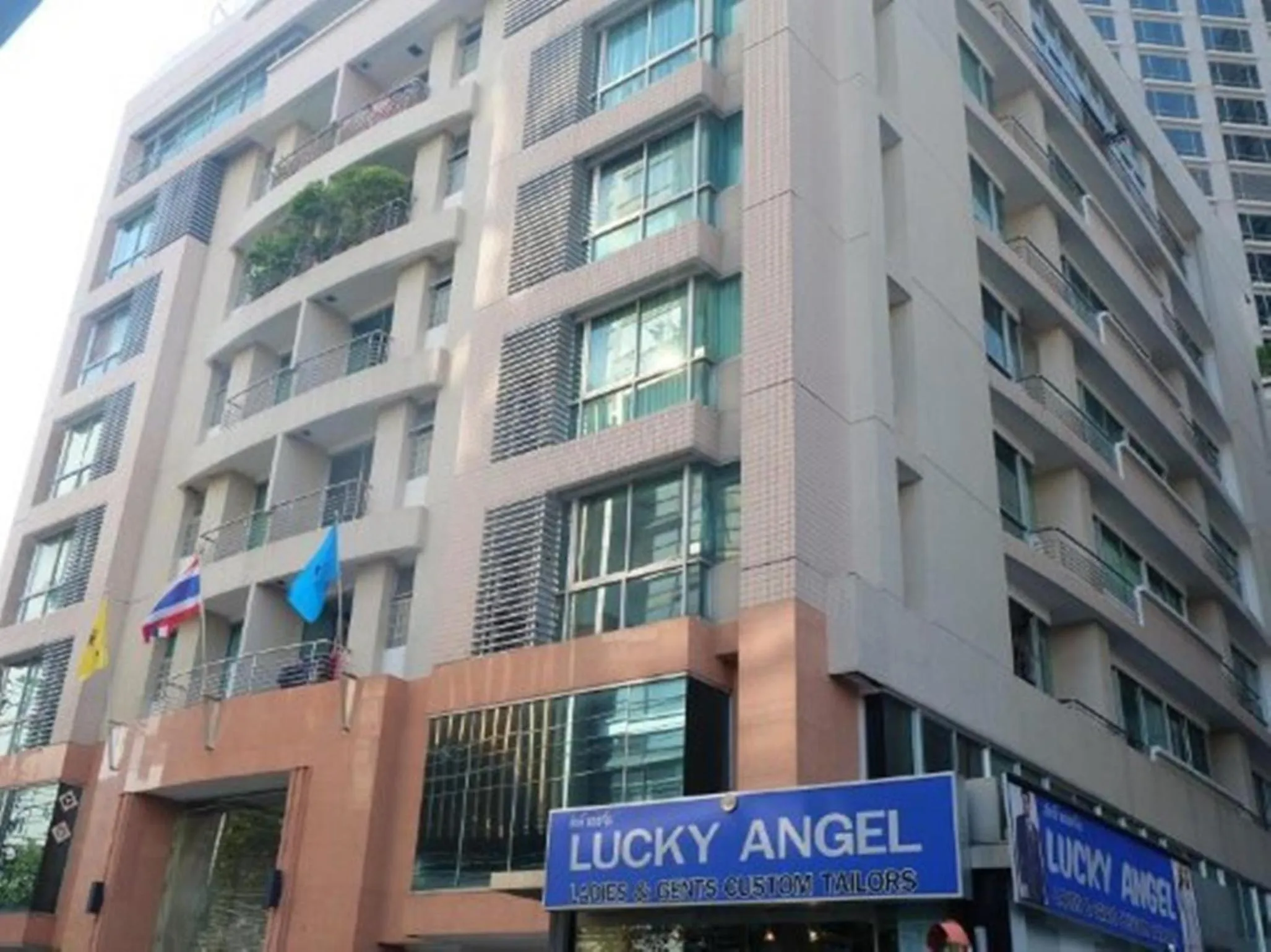 Nearby landmark in Sukhothai Residence Ruam Ruedi