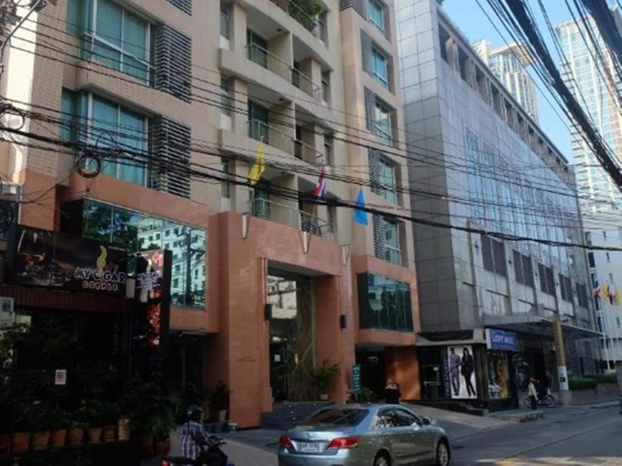 Nearby landmark in Sukhothai Residence Ruam Ruedi