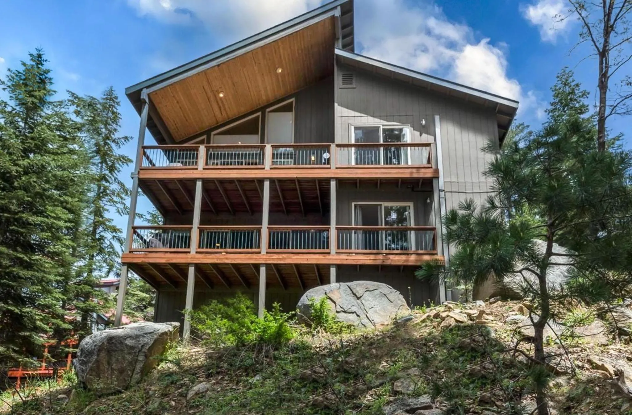 Falcons Nest (Upstairs)