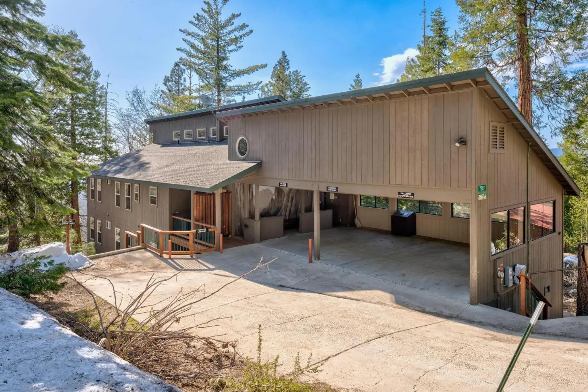 Falcons Nest (Upstairs) Falcons Nest (Upstairs)