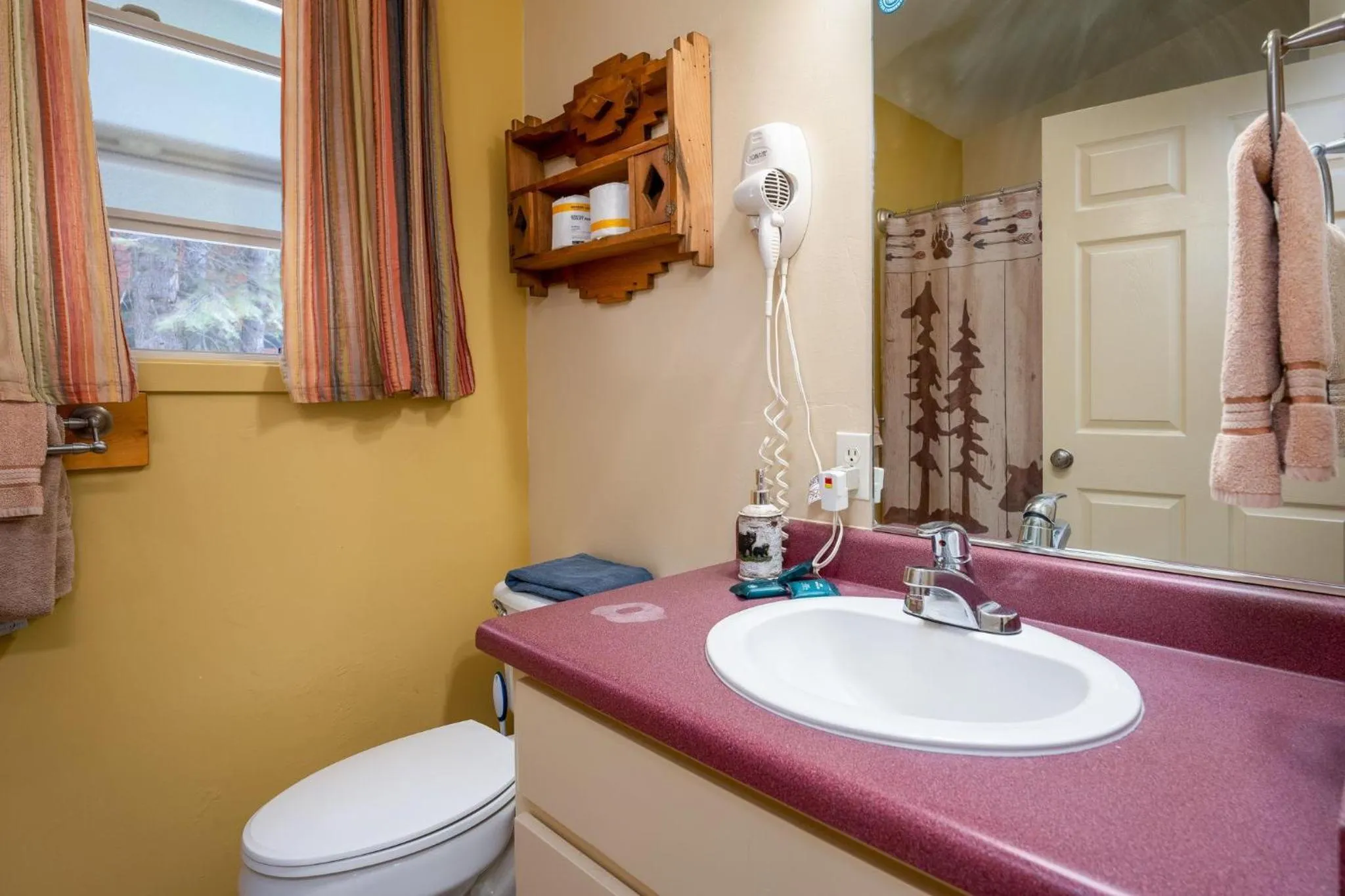 Falcons Nest (Upstairs)