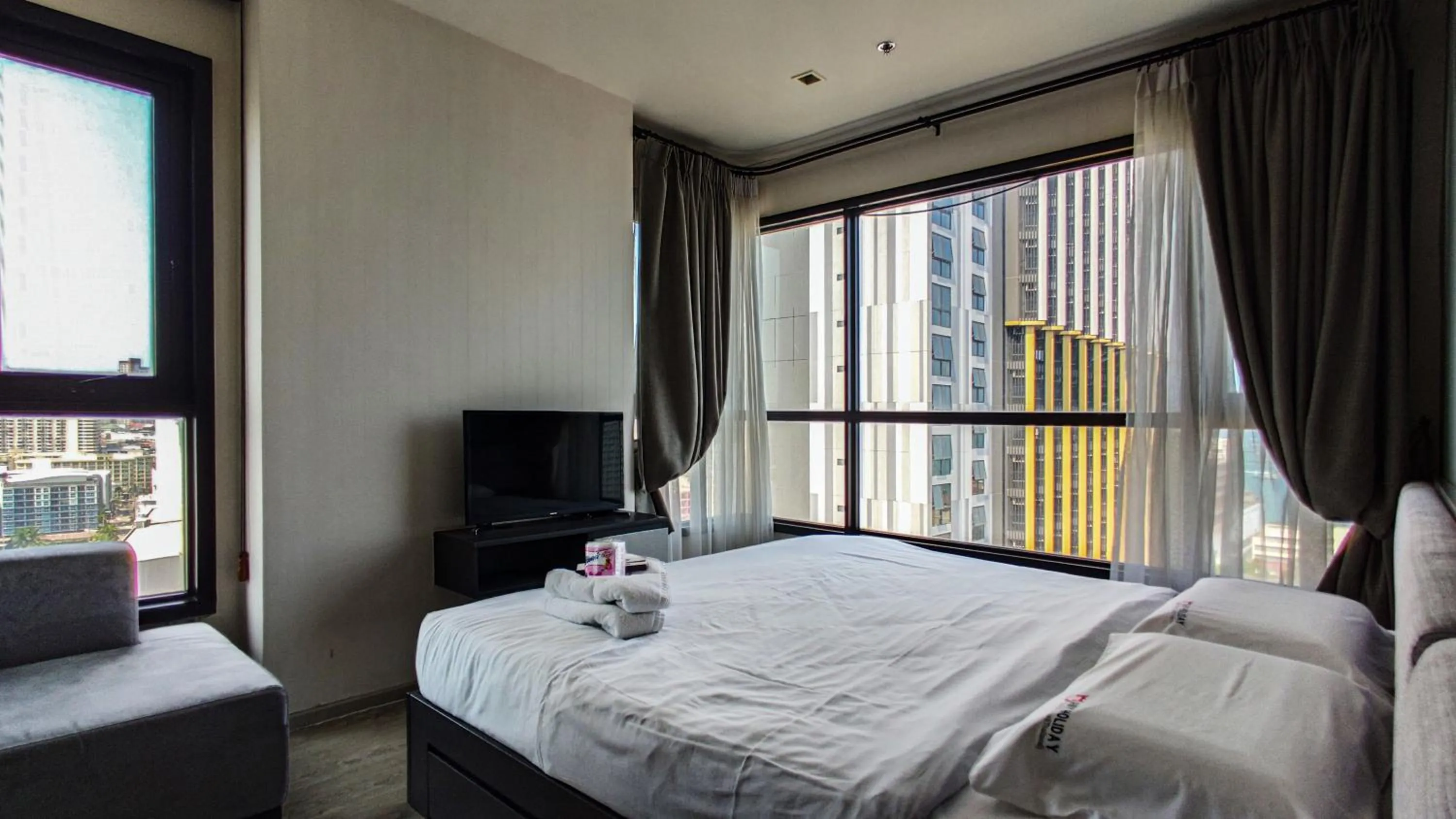 Bedroom, Bed in Many Holiday The Base Condo