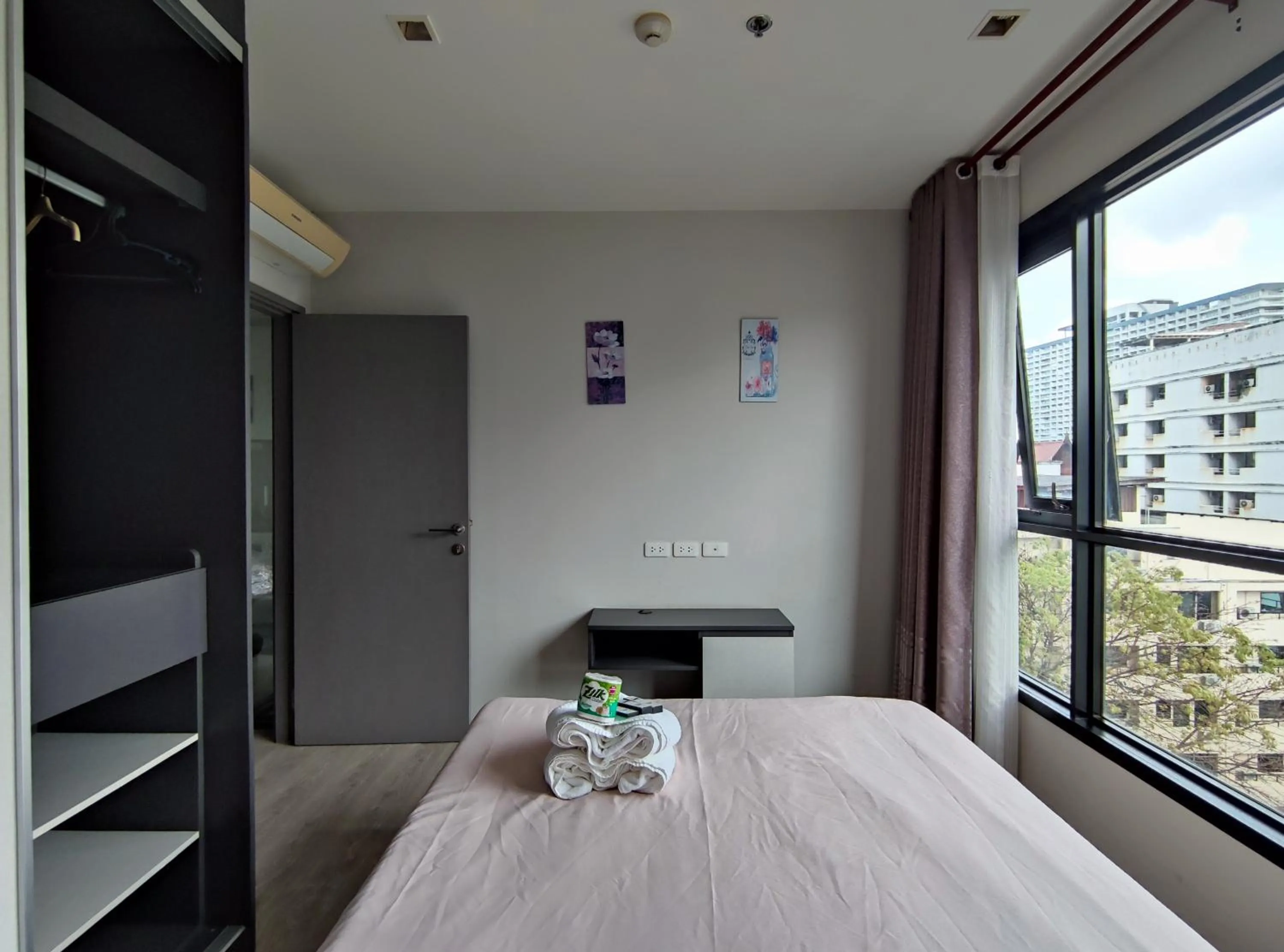 Bedroom, Bed in Many Holiday The Base Condo