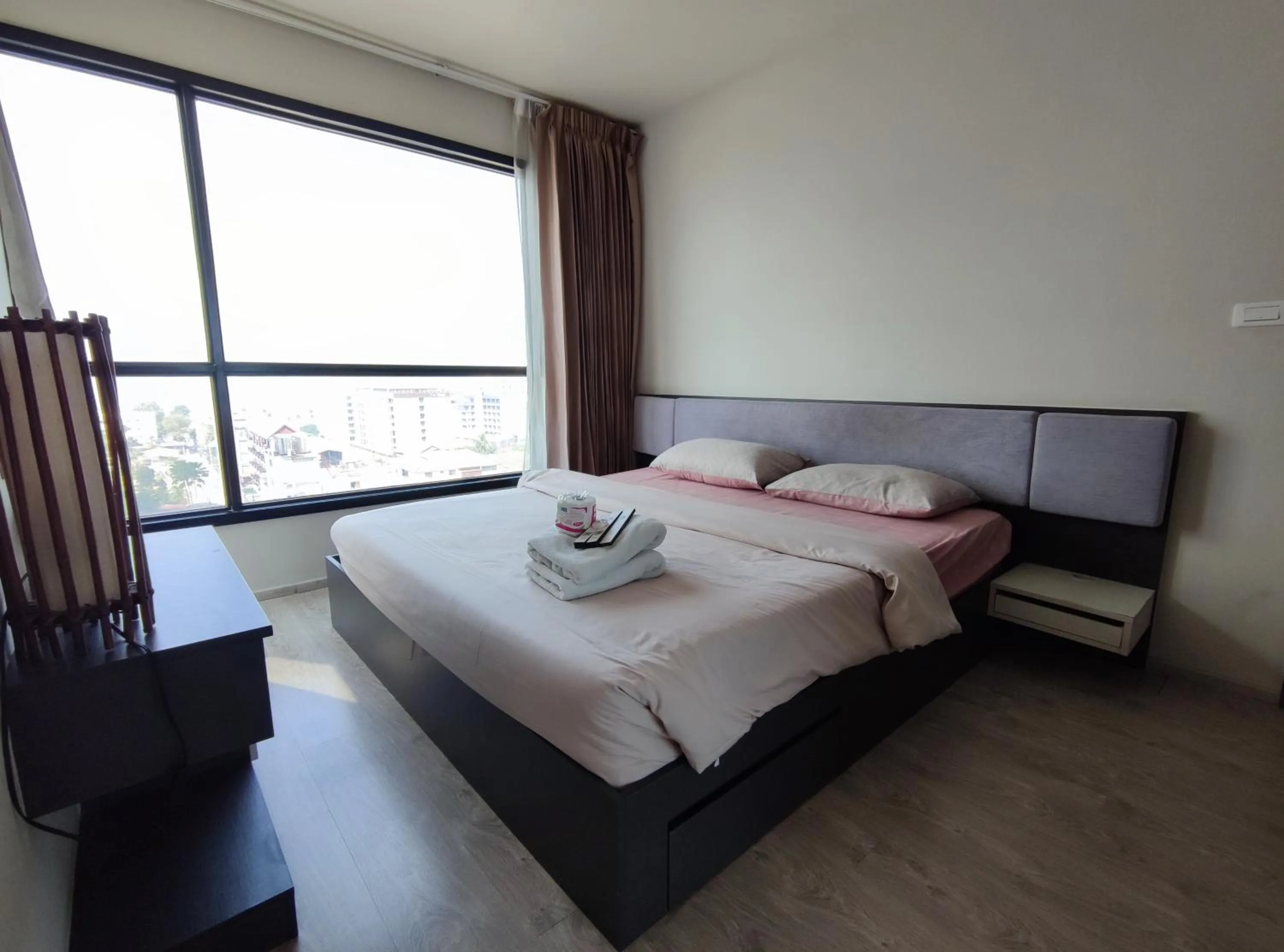 Bedroom, Bed in Many Holiday The Base Condo