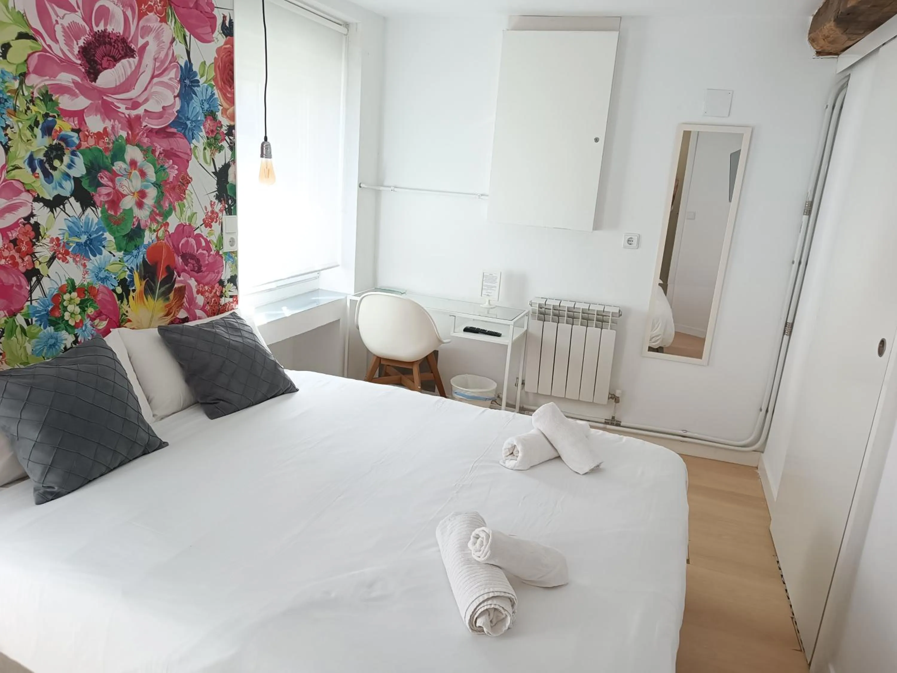 Photo of the whole room, Bed in Rin Rooms