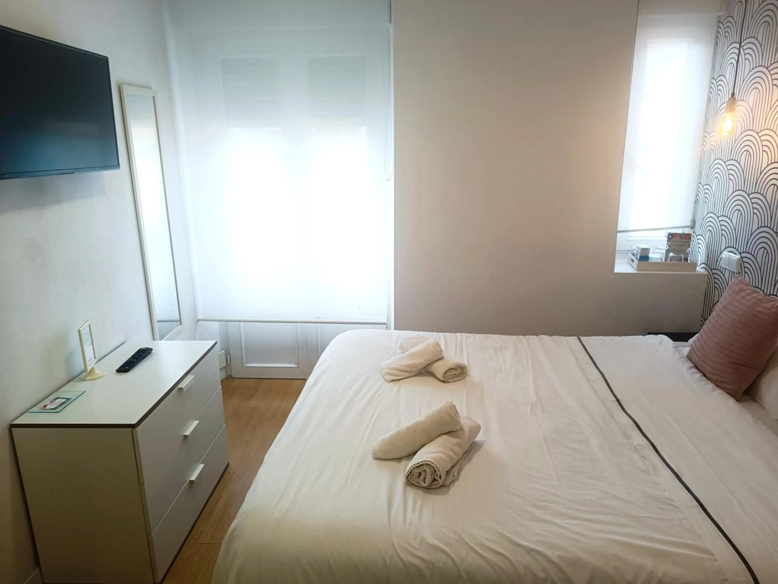 Photo of the whole room, Bed in Rin Rooms