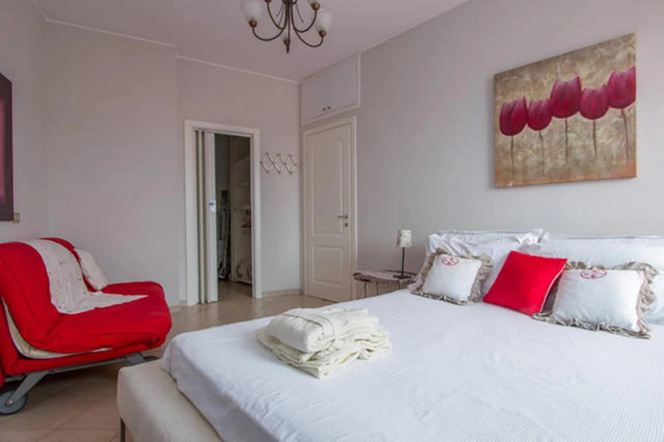Photo of the whole room, Bed in Angelica House