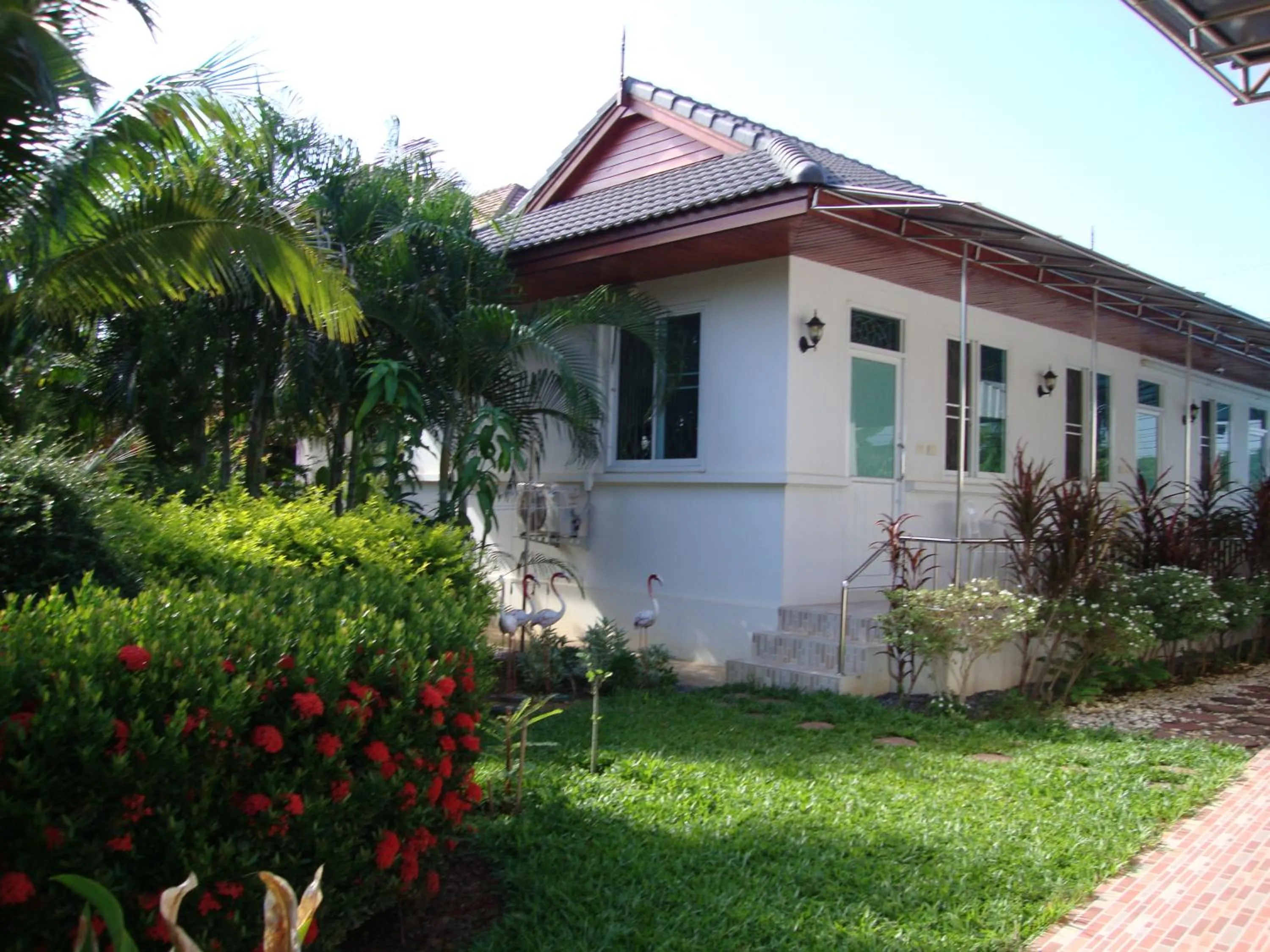 Facade/entrance in Nuch's Apple Guest House