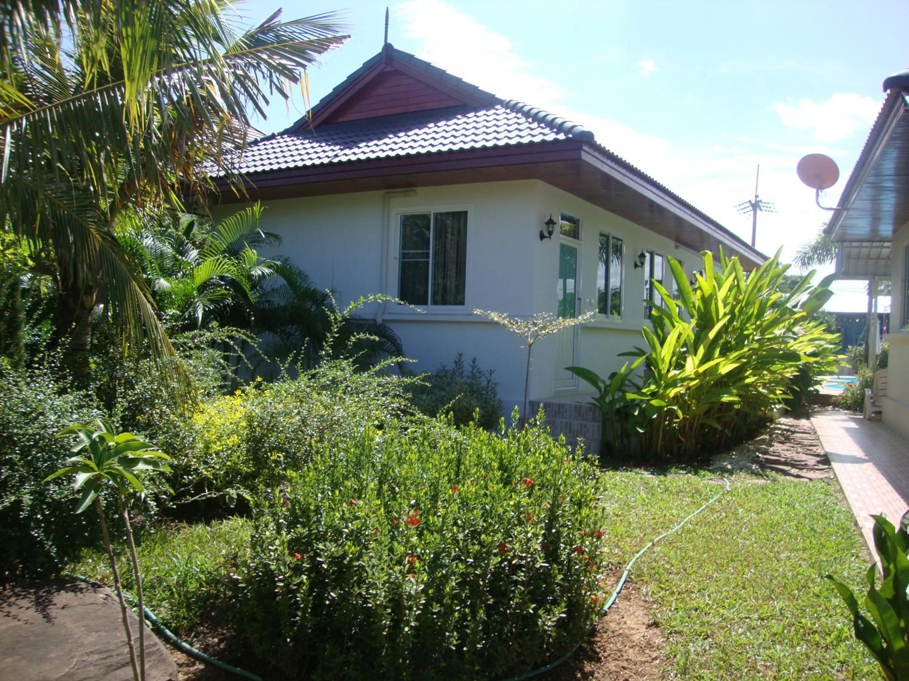 Property building in Nuch's Apple Guest House