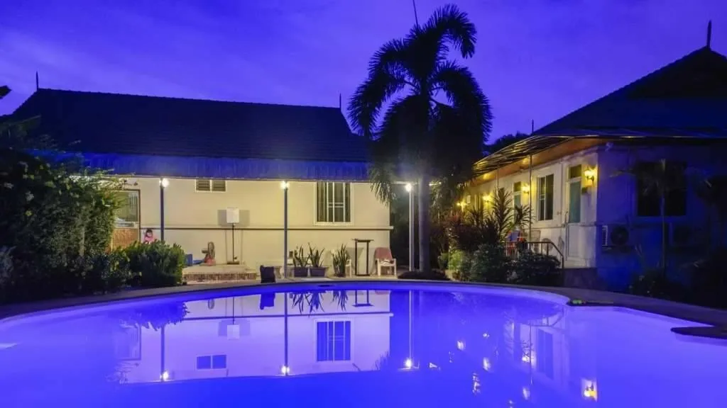 Swimming pool in Nuch's Apple Guest House