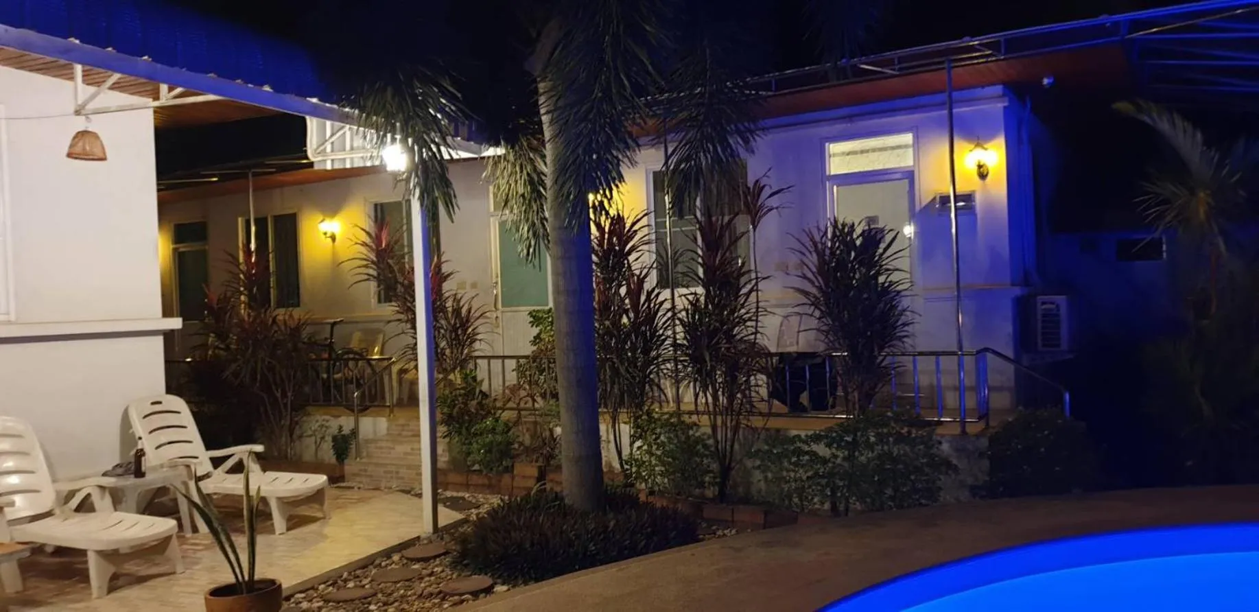 Property building in Nuch's Apple Guest House