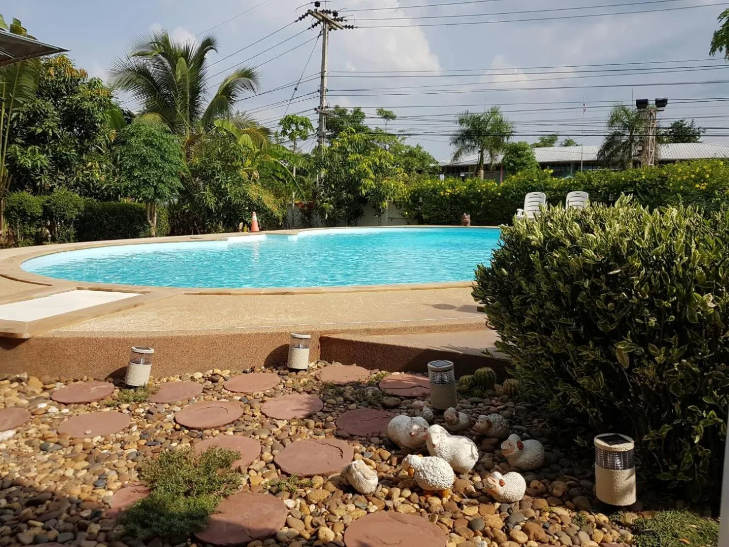 Swimming pool in Nuch's Apple Guest House