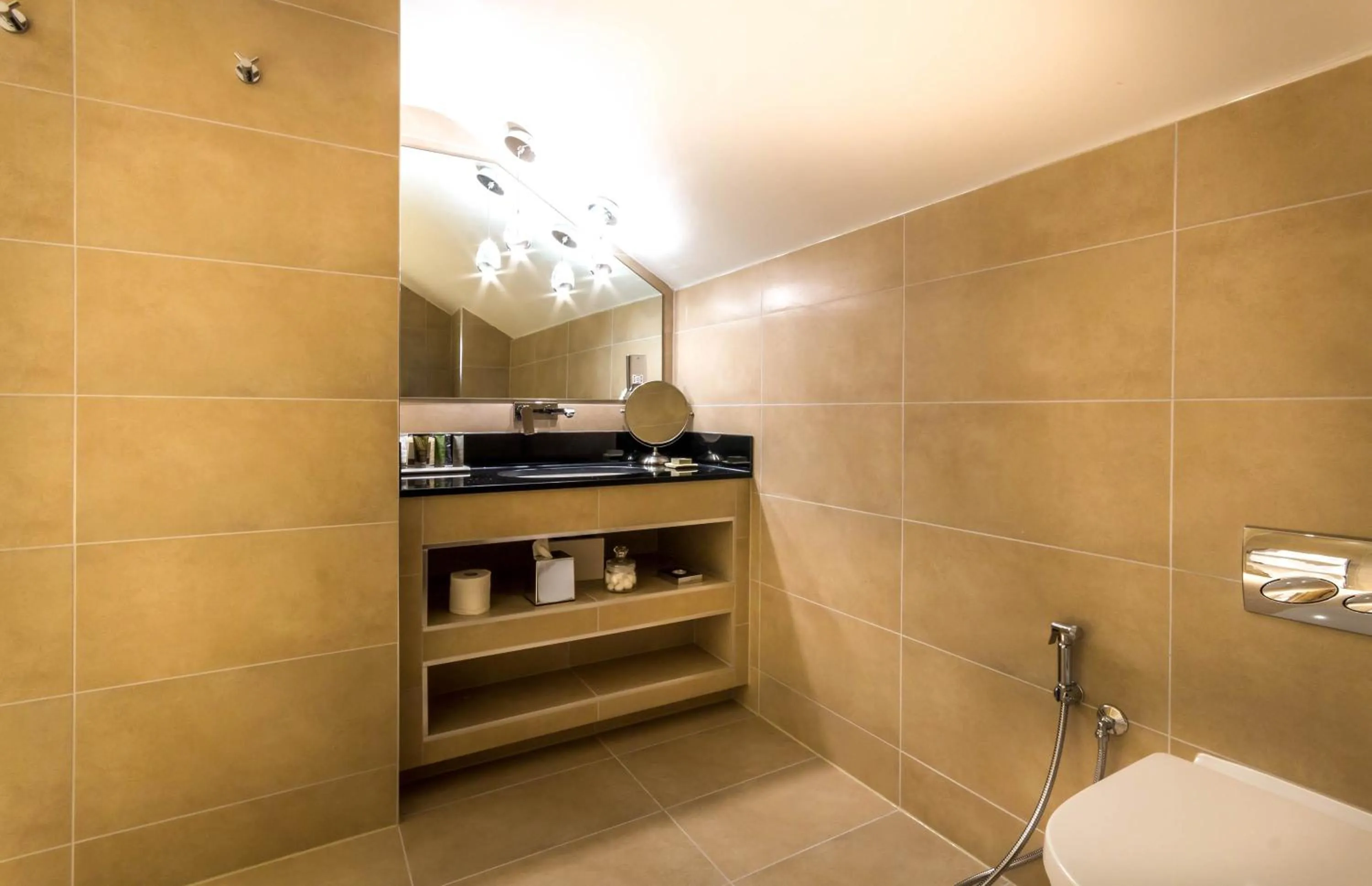 Toilet in Mansio Suites Basinghall