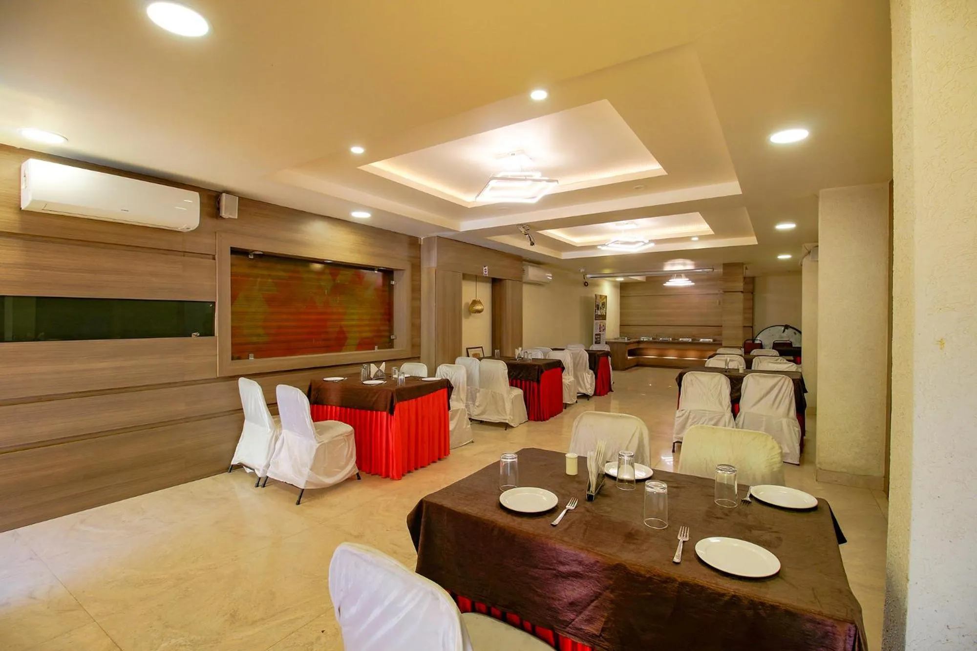 Restaurant/places to eat in FabHotel Kamla Regency