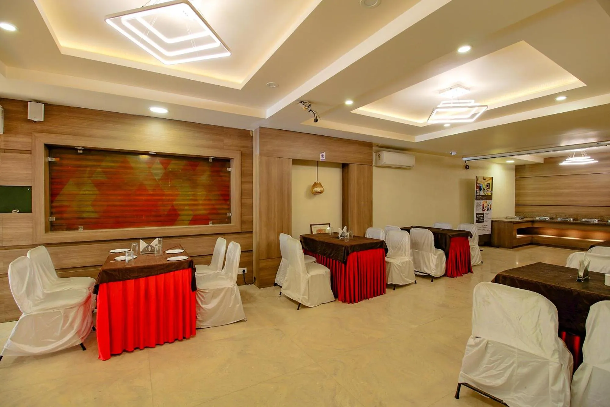 Restaurant/places to eat in FabHotel Kamla Regency