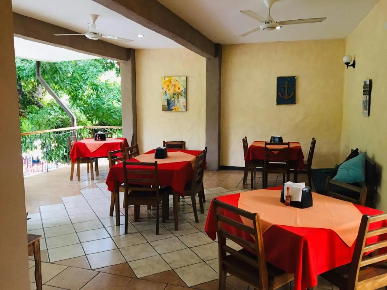 Restaurant/places to eat in Hotel Casa Esmeralda