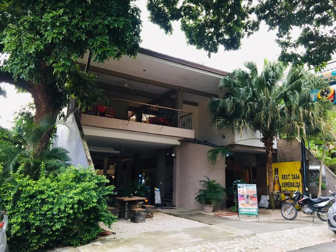 Facade/entrance in Hotel Casa Esmeralda