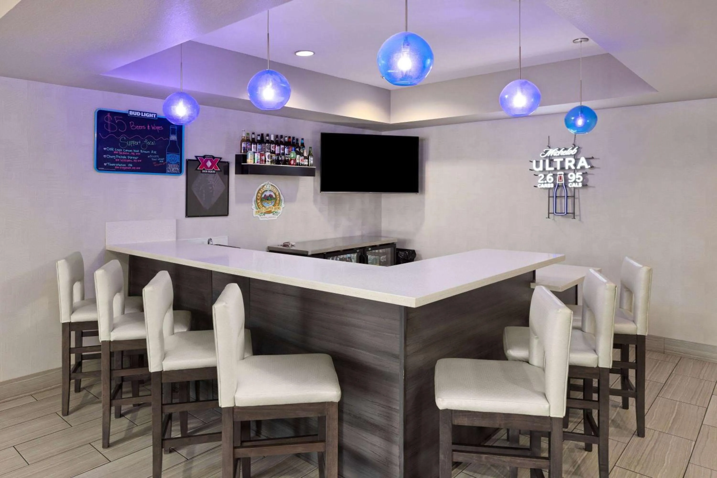 Lounge or bar in La Quinta by Wyndham Williams-Grand Canyon Area
