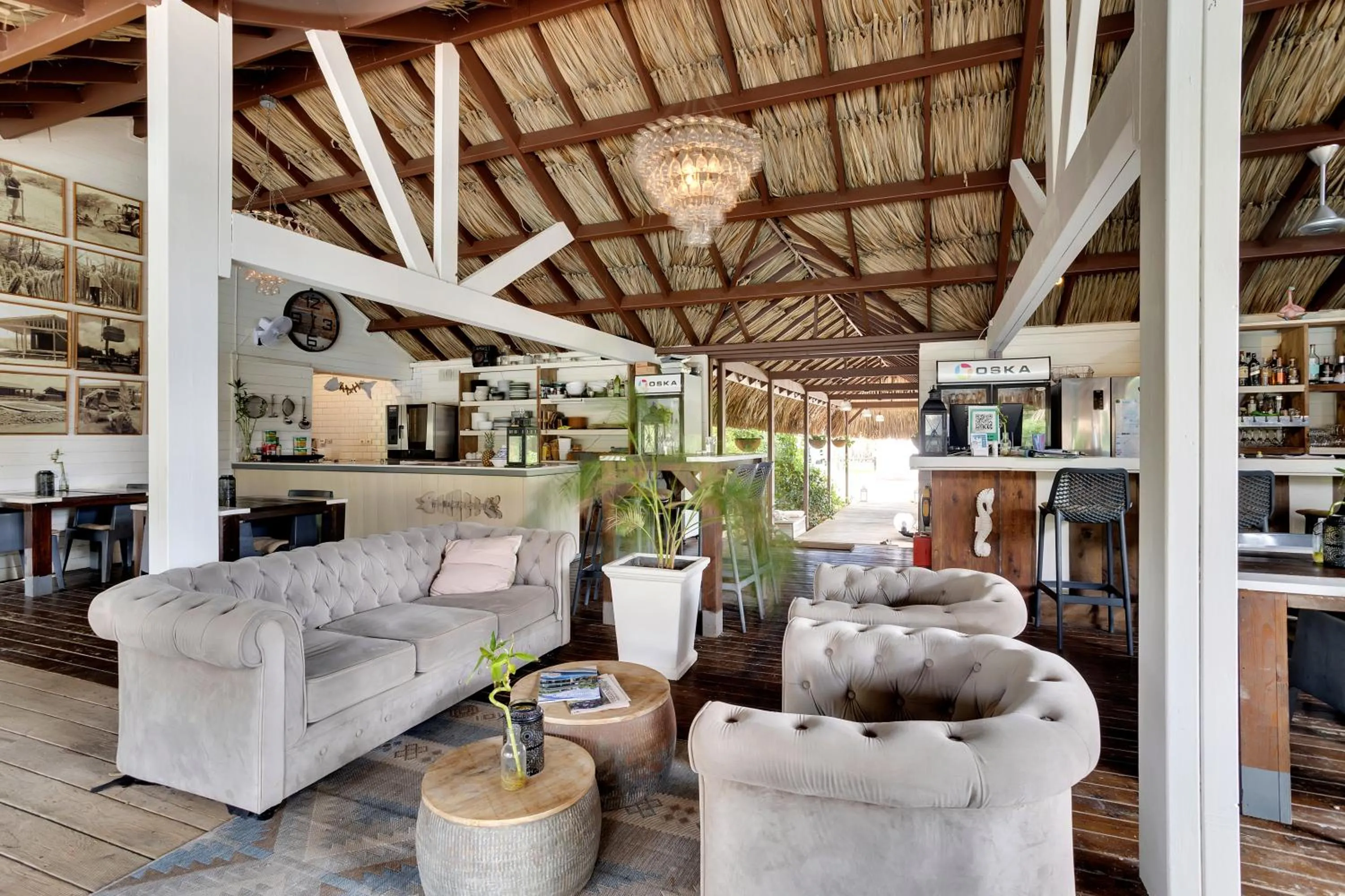 Restaurant/places to eat in Red Palm Village