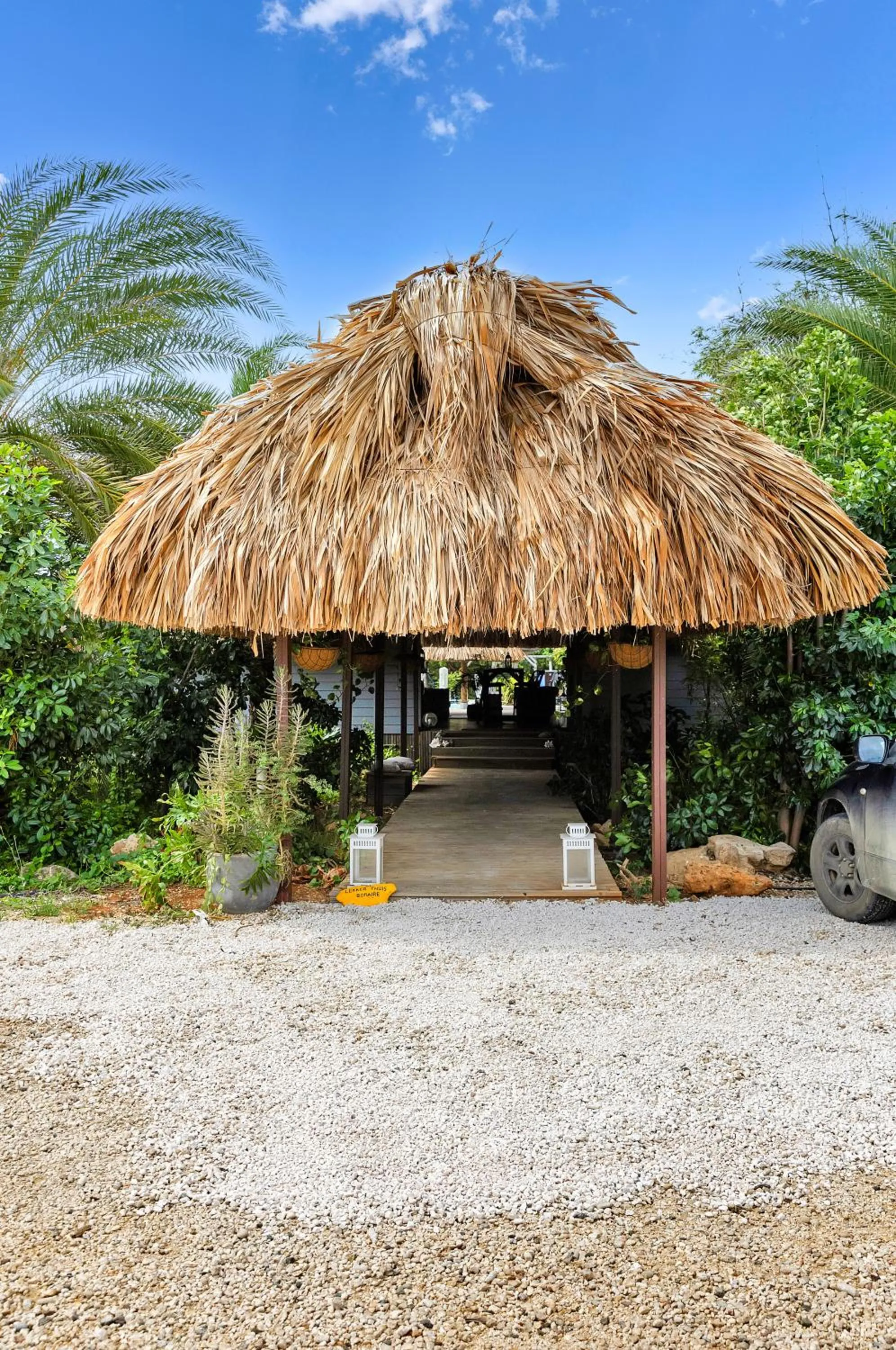 Restaurant/places to eat in Red Palm Village