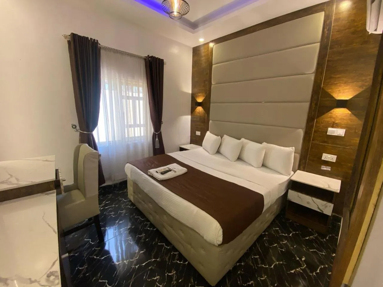 Bedroom, Bed in Presken Hotel Mojidi, Allen Ikeja