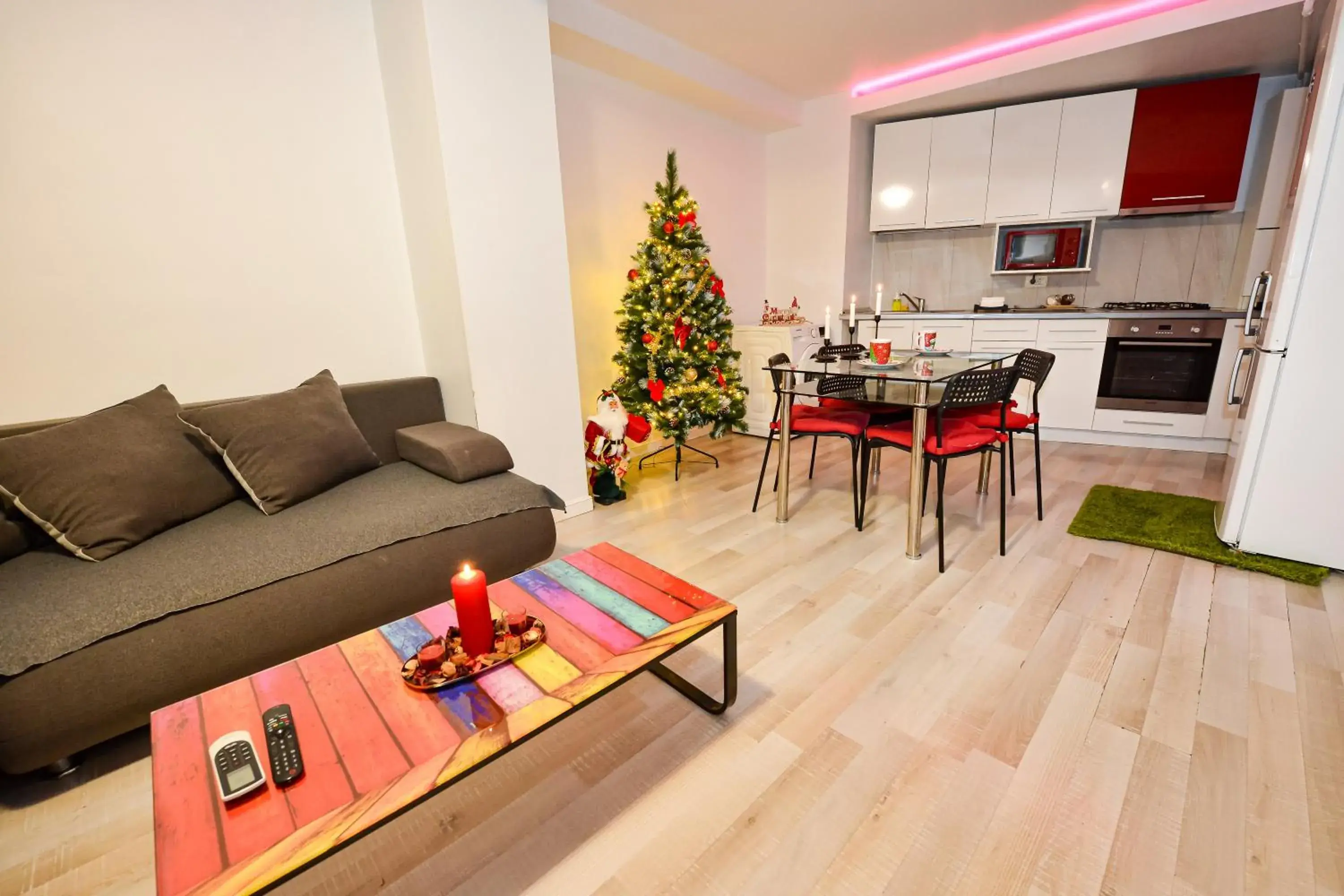 Superior Two-Bedroom Apartment with Balcony in CityScape Bucharest Superior Two-Bedroom Apartment with Balcony in CityScape Bucharest